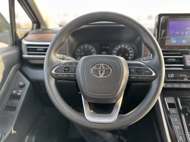 TOYOTA INNOVA 2.0L PETROL GCC -8 SEATER