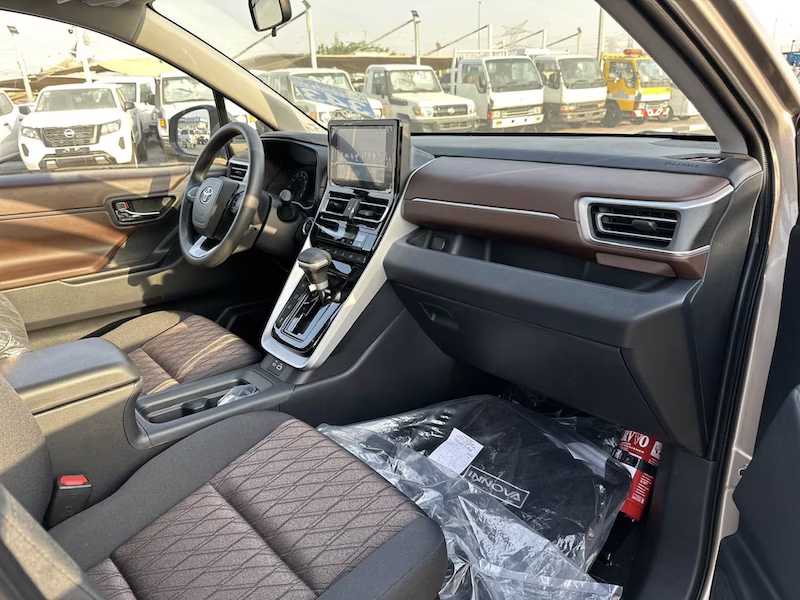 TOYOTA INNOVA 2.0L PETROL GCC -8 SEATER