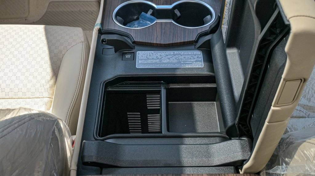 TOYOTA LAND CRUISER 3.3L VXR, DIESEL TWIN TURBO, AT _ black