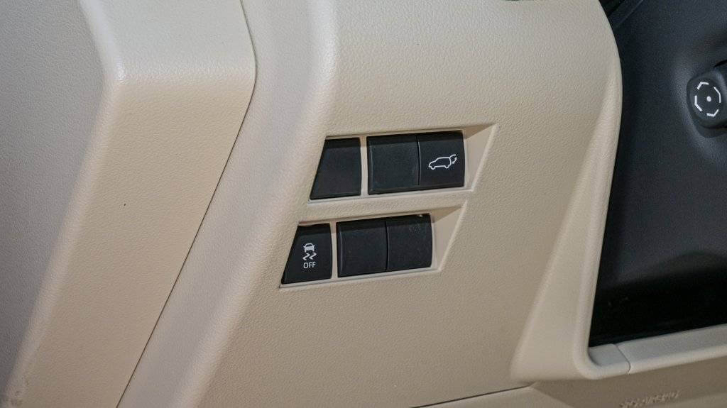 TOYOTA LAND CRUISER 3.3L VXR, DIESEL TWIN TURBO, AT _ black