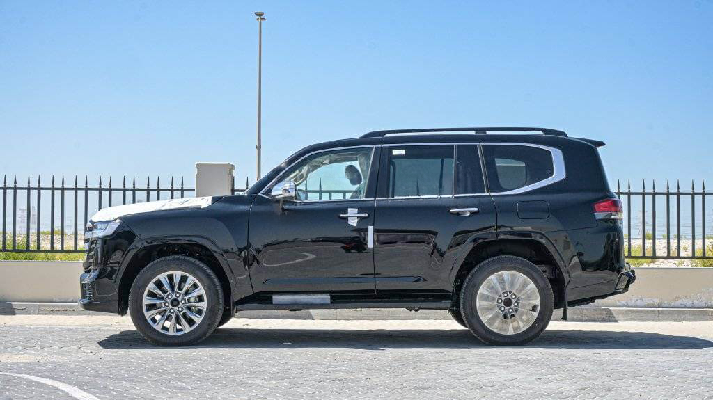 TOYOTA LAND CRUISER 3.3L VXR, DIESEL TWIN TURBO, AT _ black