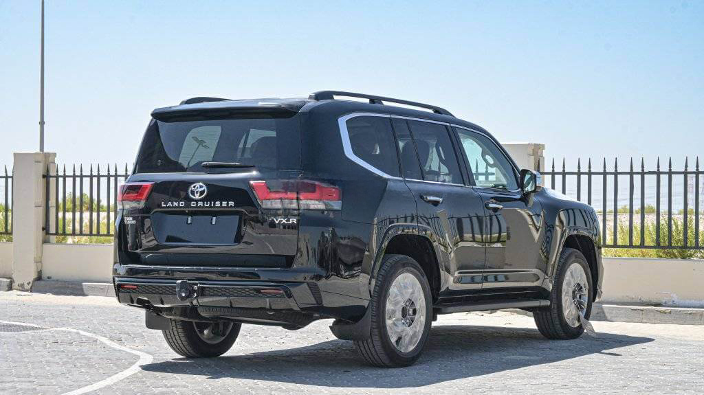 TOYOTA LAND CRUISER 3.3L VXR, DIESEL TWIN TURBO, AT _ black