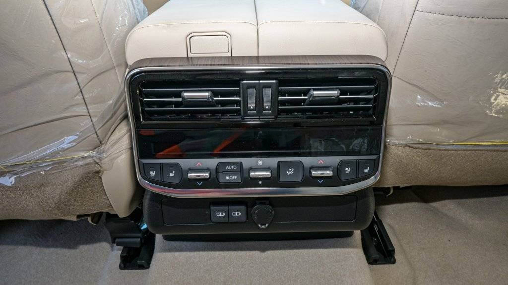 TOYOTA LAND CRUISER 3.3L VXR, DIESEL TWIN TURBO, AT _ black