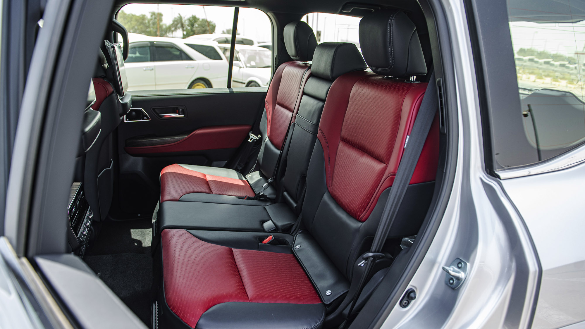 Toyota Land Cruiser 300 VXR 3.3D AT_ silver