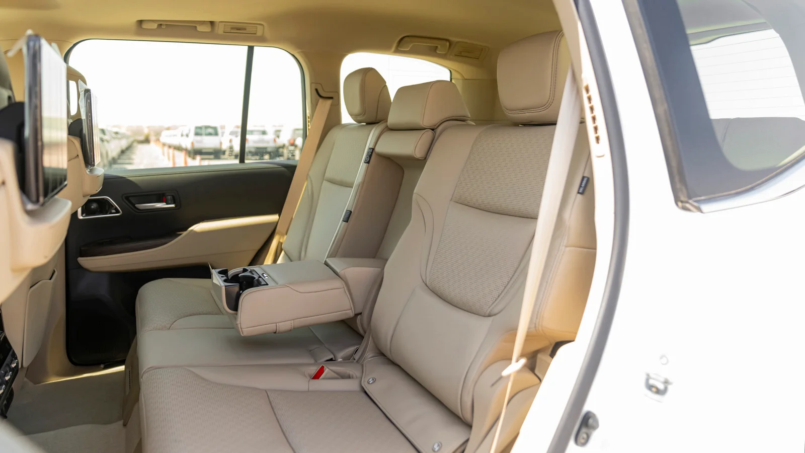 TOYOTA LAND CRUISER 300 VXR 3.3D AT MY2025 – WHITE