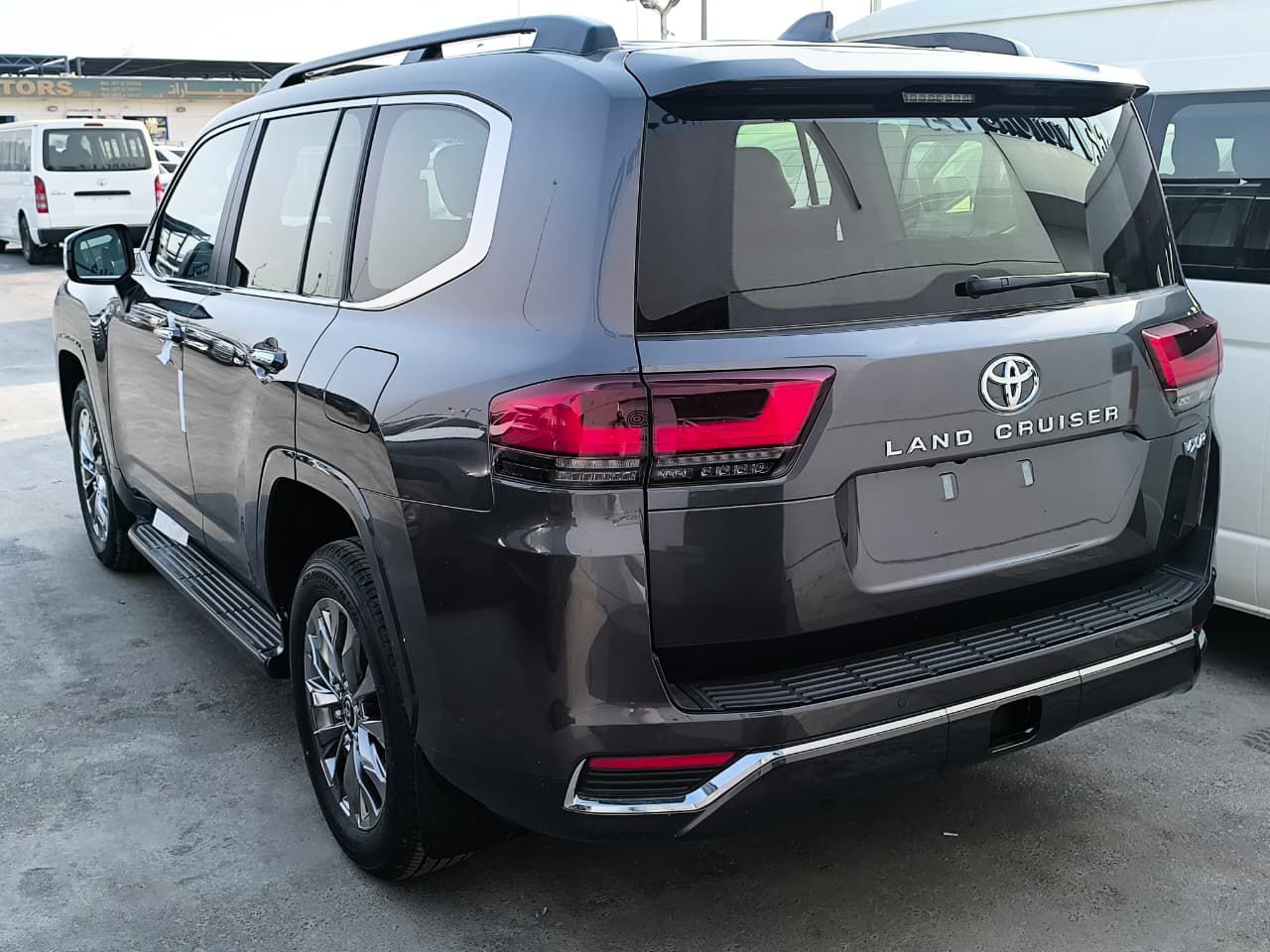 TOYOTA LAND CRUISER 300 VXR 3.5L HYBRID AT