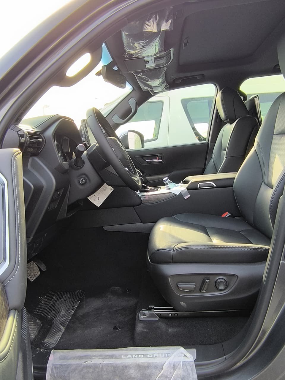 TOYOTA LAND CRUISER 300 VXR 3.5L HYBRID AT