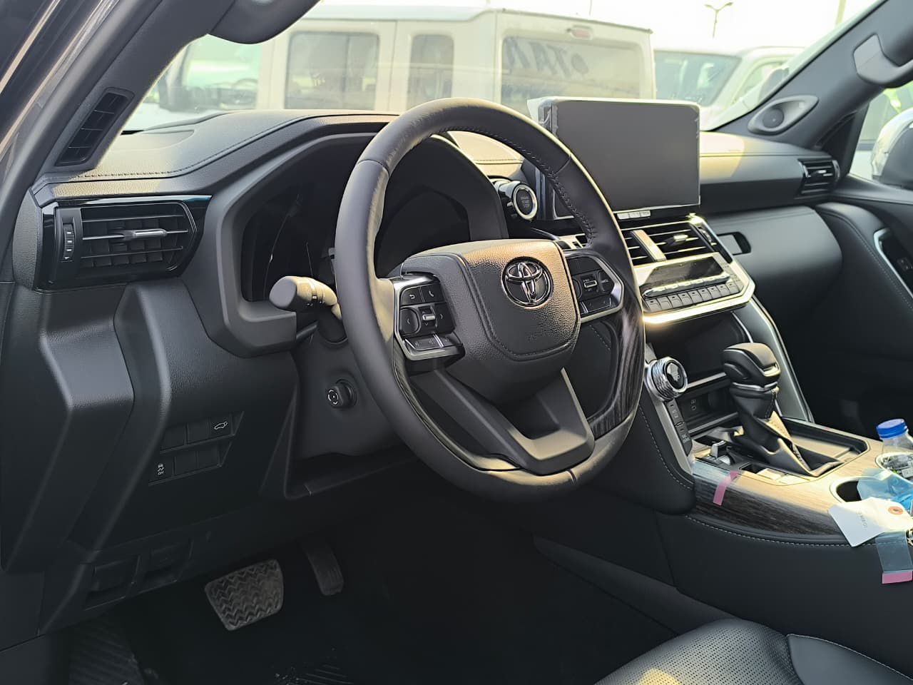 TOYOTA LAND CRUISER 300 VXR 3.5L HYBRID AT