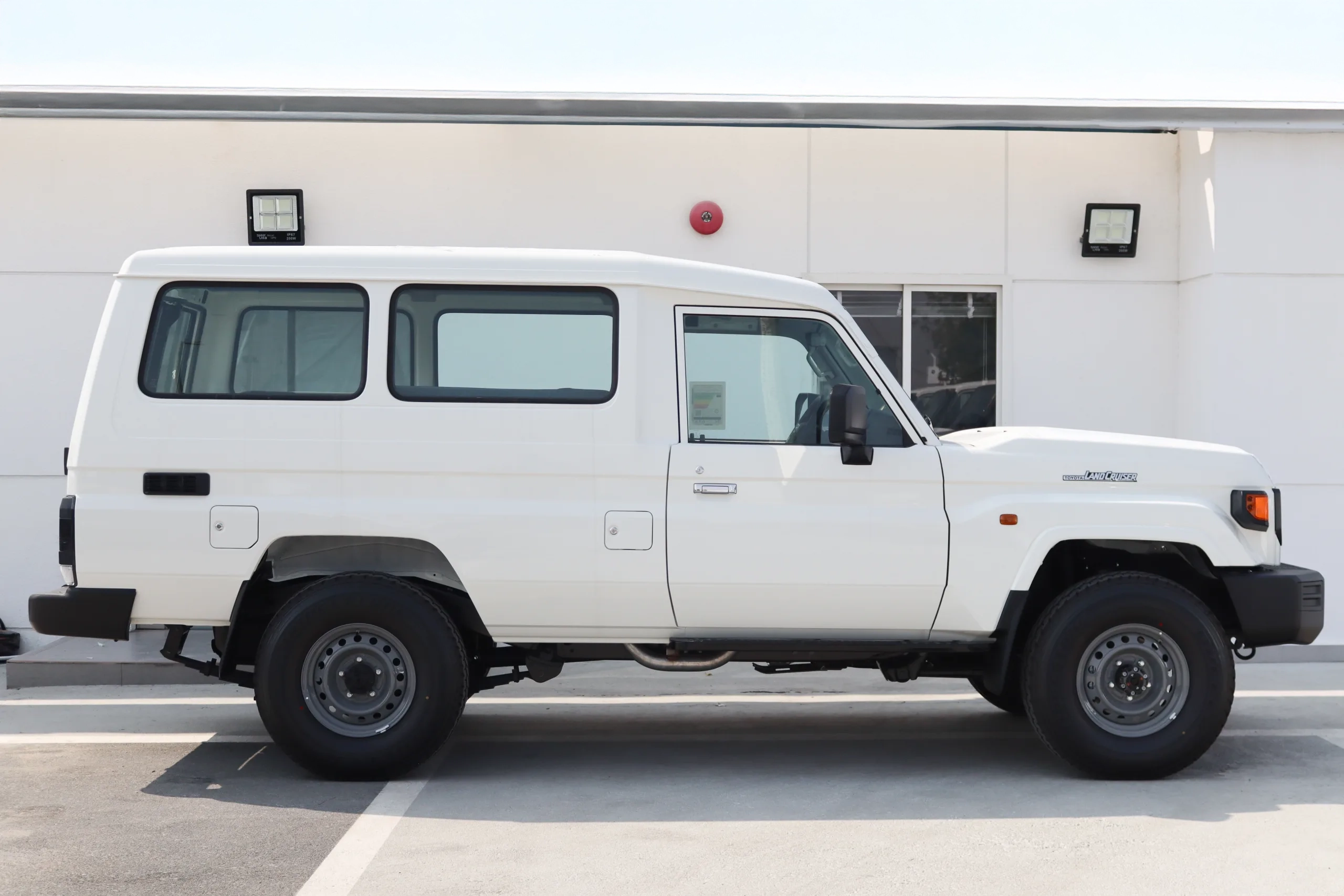 TOYOTA LAND CRUISER 78 2.8L AT