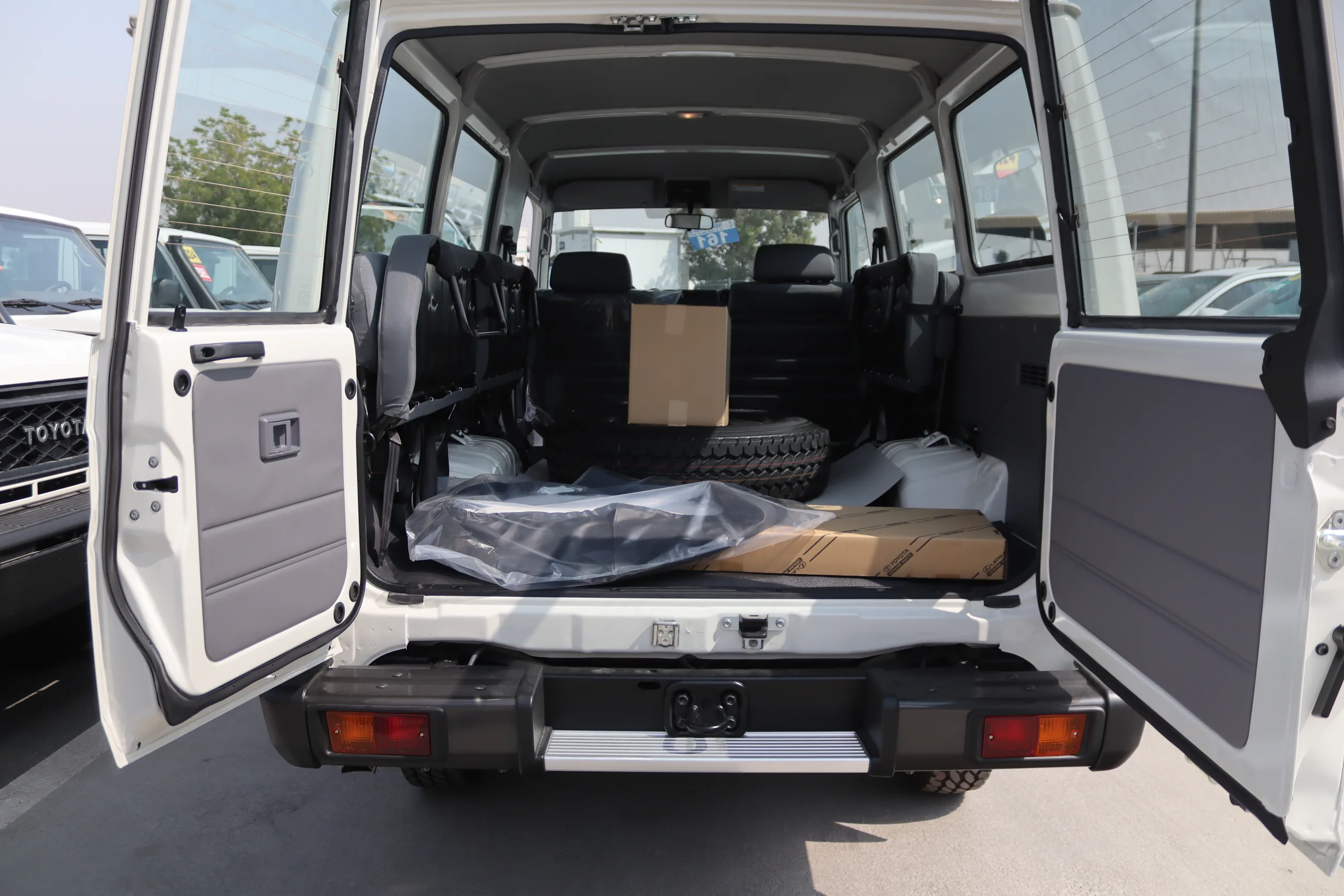 TOYOTA LAND CRUISER 78 2.8L AT