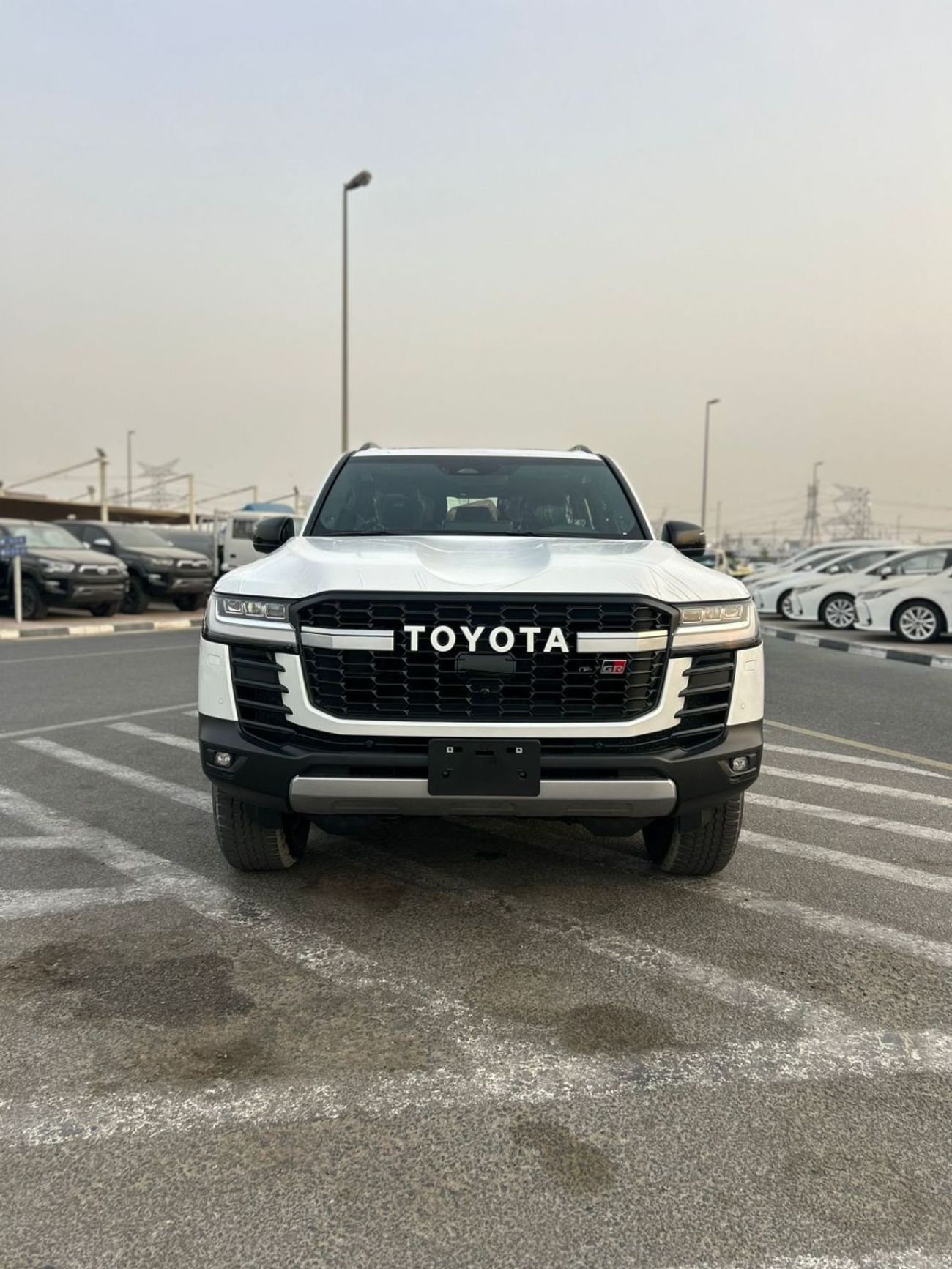 Toyota Land Cruiser gr 3.5L WHITE