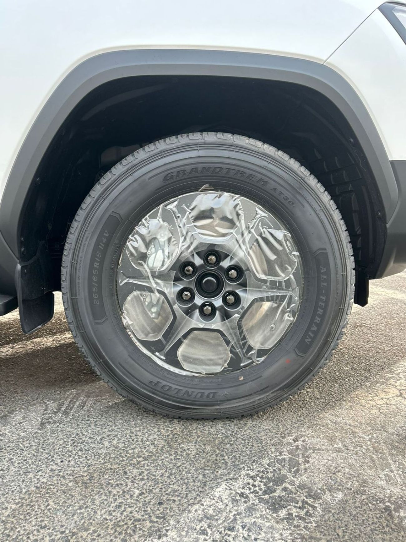 Toyota Land Cruiser gr 3.5L WHITE
