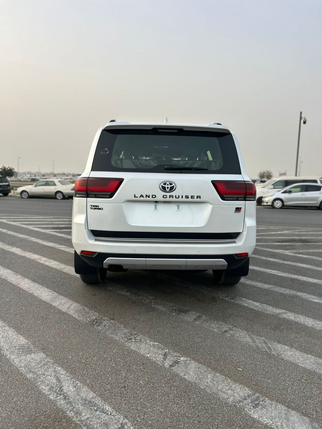 Toyota Land Cruiser gr 3.5L WHITE