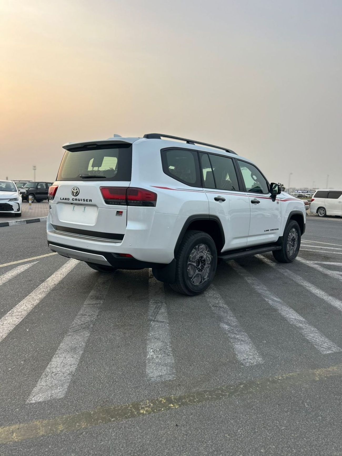 Toyota Land Cruiser gr 3.5L WHITE