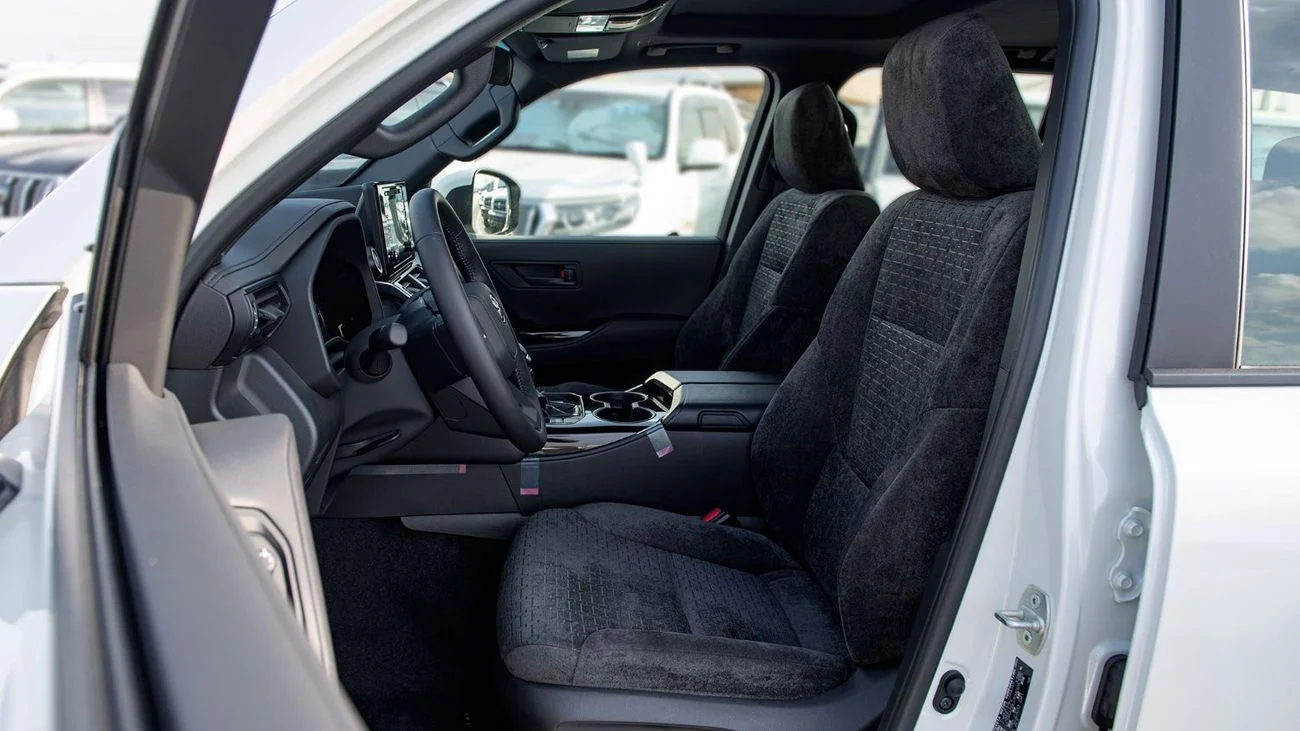 Toyota Land Cruiser GXR 3.3 DIESEL 2025 white