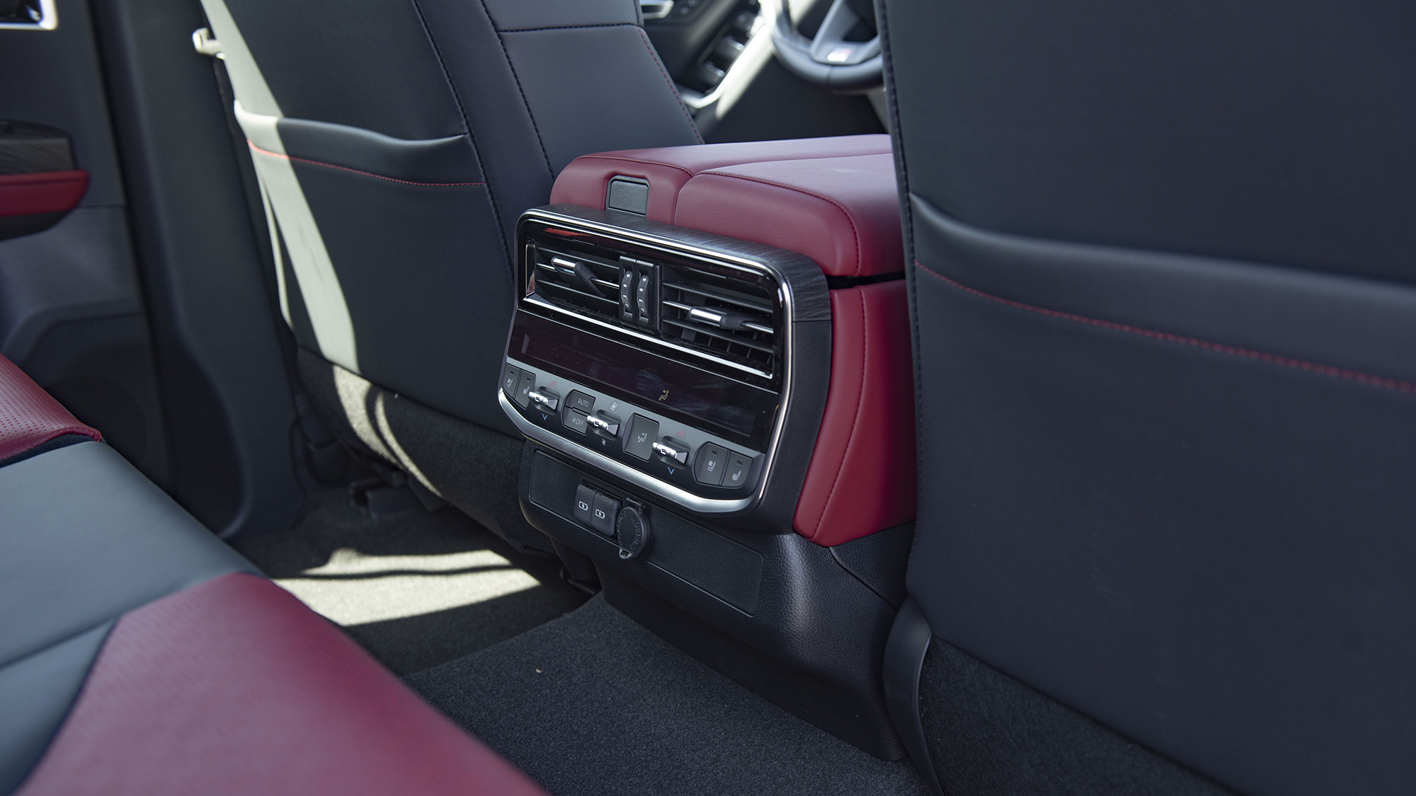 TOYOTA LAND CRUISER LC300 GR SPORT 3.3D AT