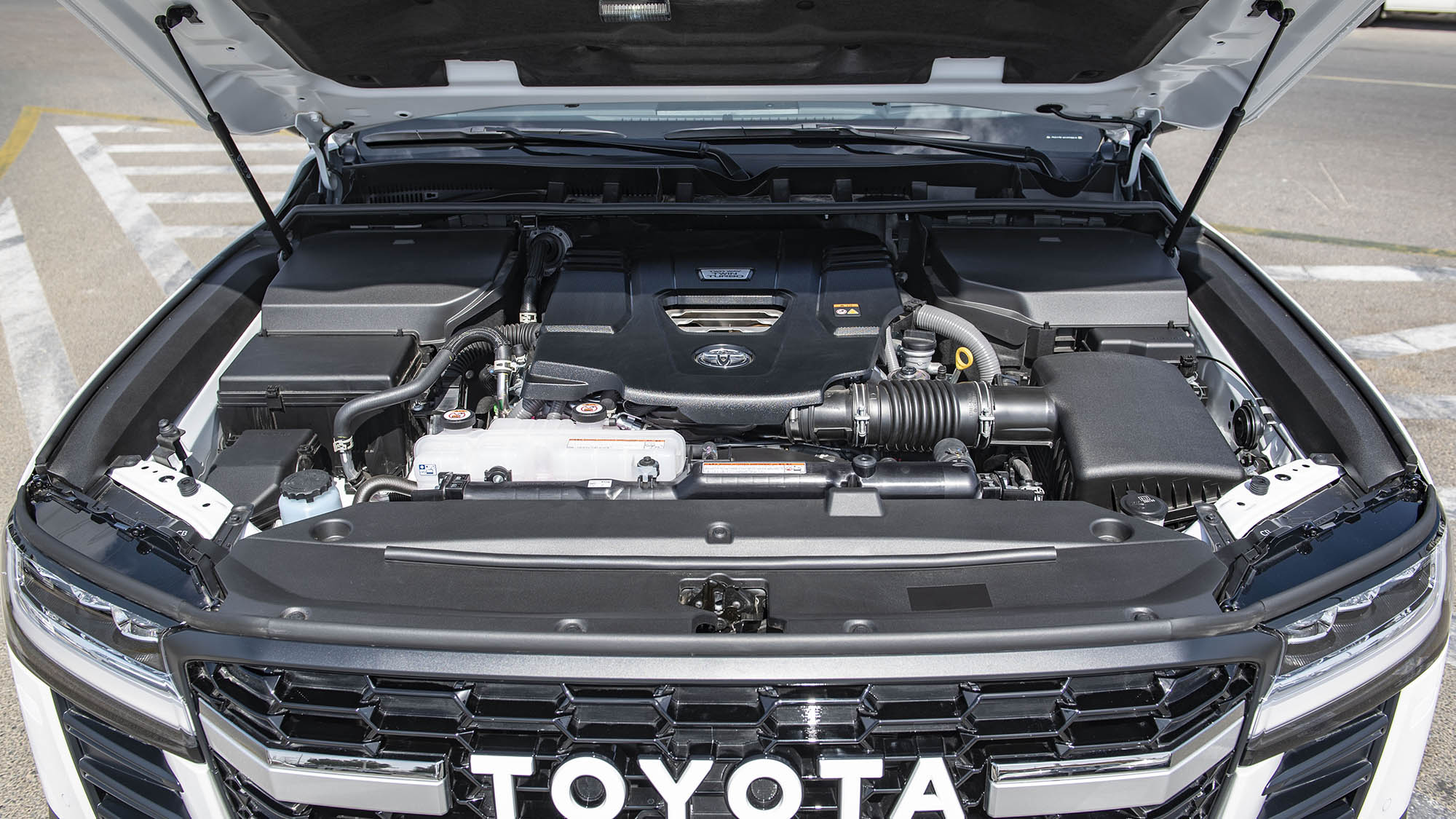 TOYOTA LAND CRUISER LC300 GR SPORT 3.3D AT
