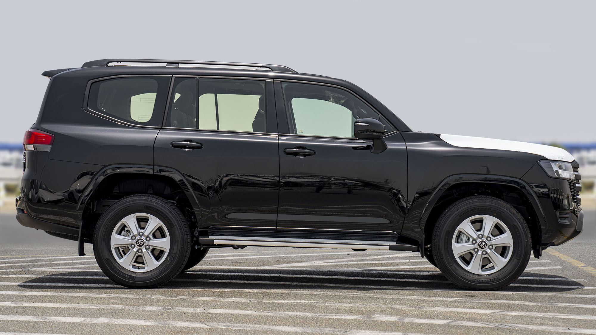 TOYOTA LAND CRUISER LC300 GXR 3.3D AT  _ BLACK