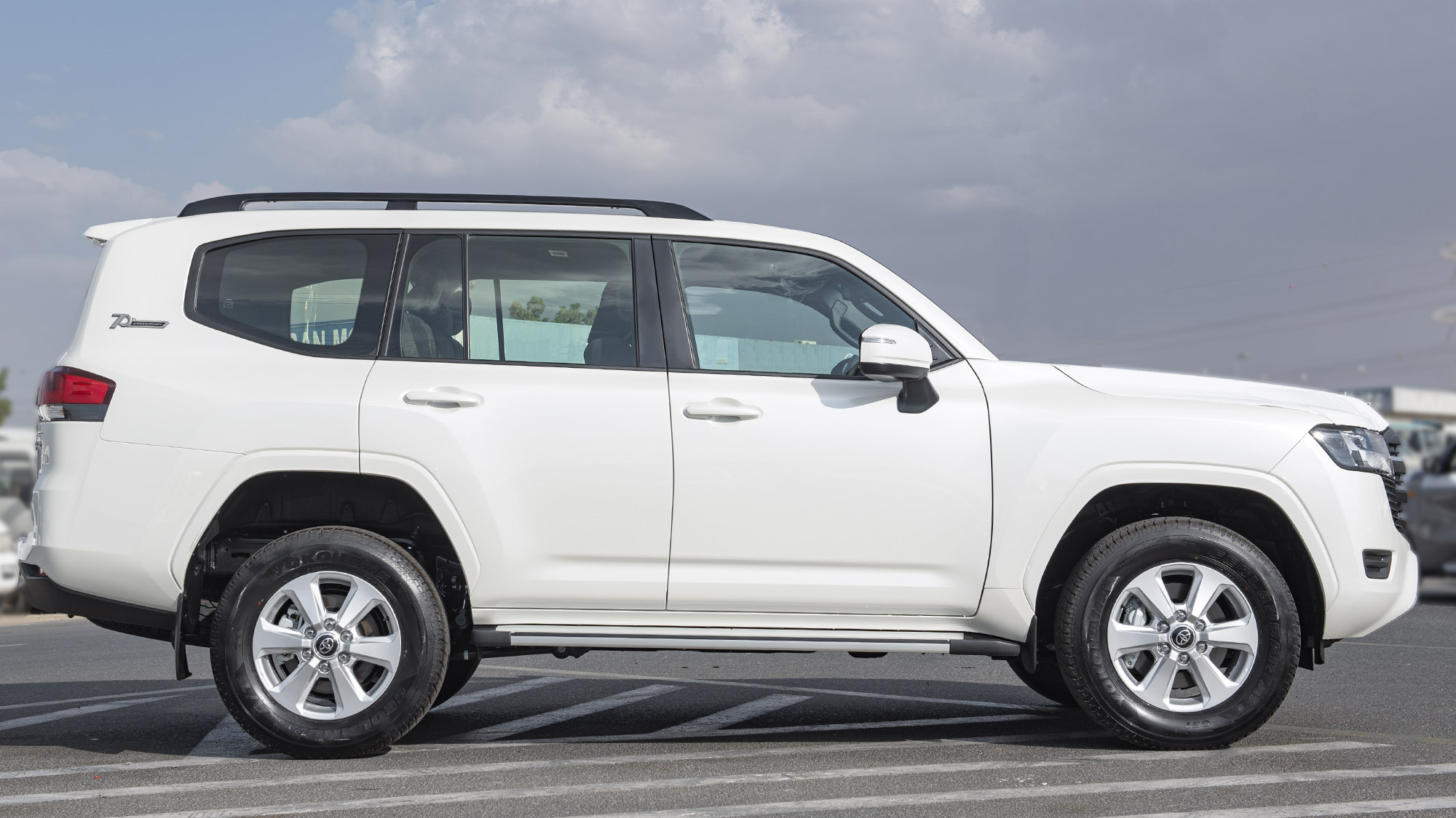 TOYOTA LAND CRUISER LC300 GXR 3.3D AT _ WHITE