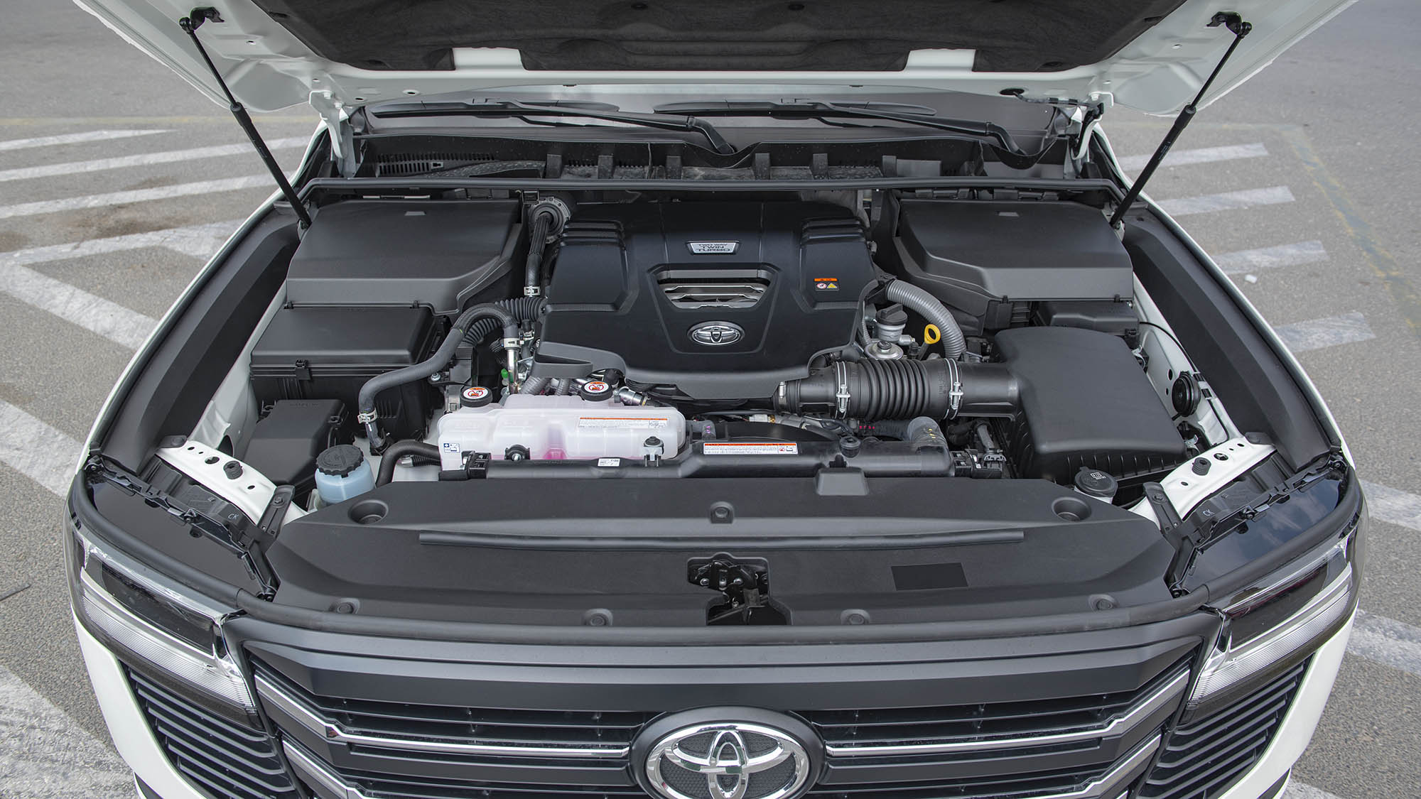 TOYOTA LAND CRUISER LC300 GXR 3.3D AT _ WHITE