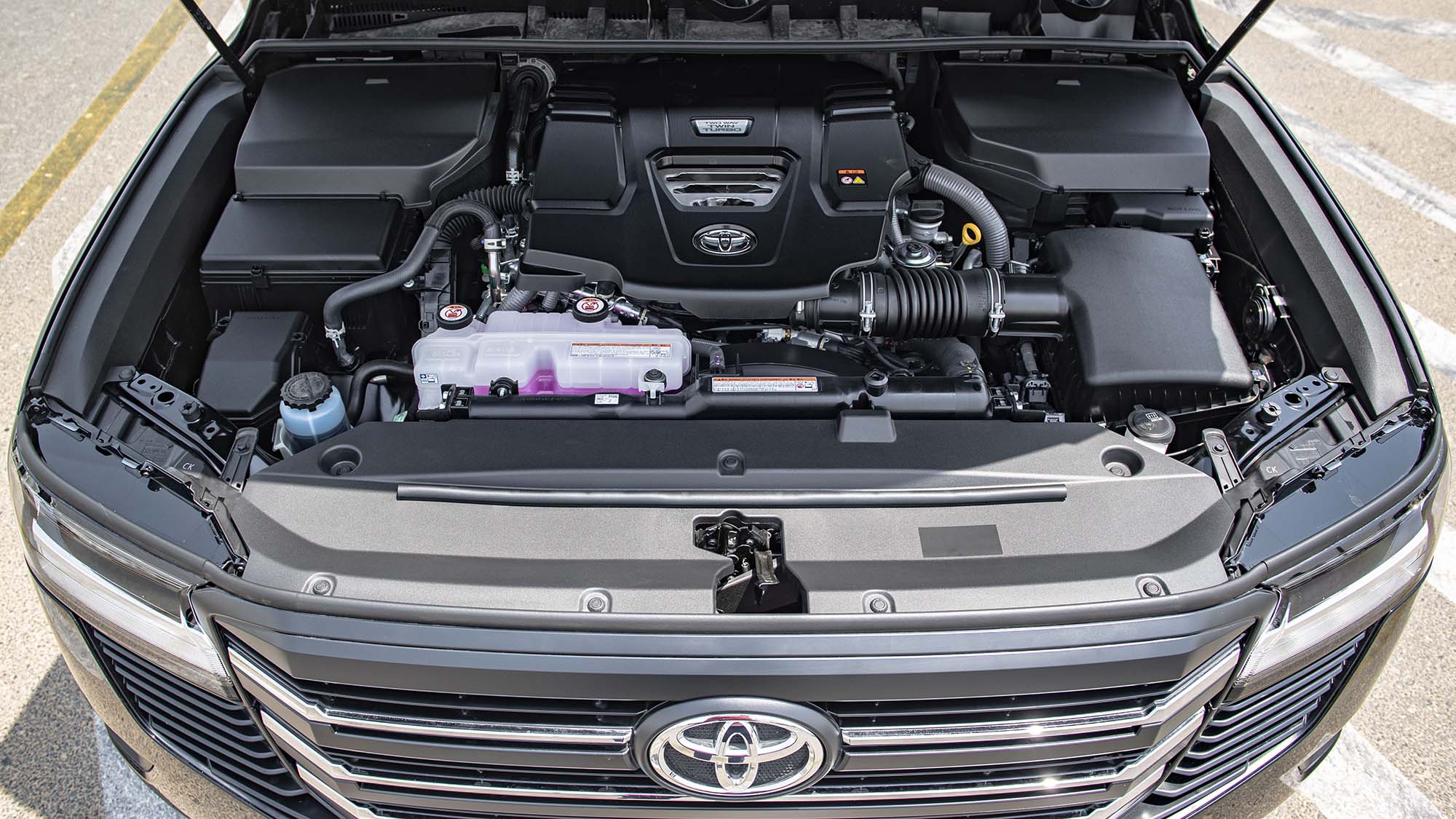 TOYOTA LAND CRUISER LC300 GXR 3.3D AT