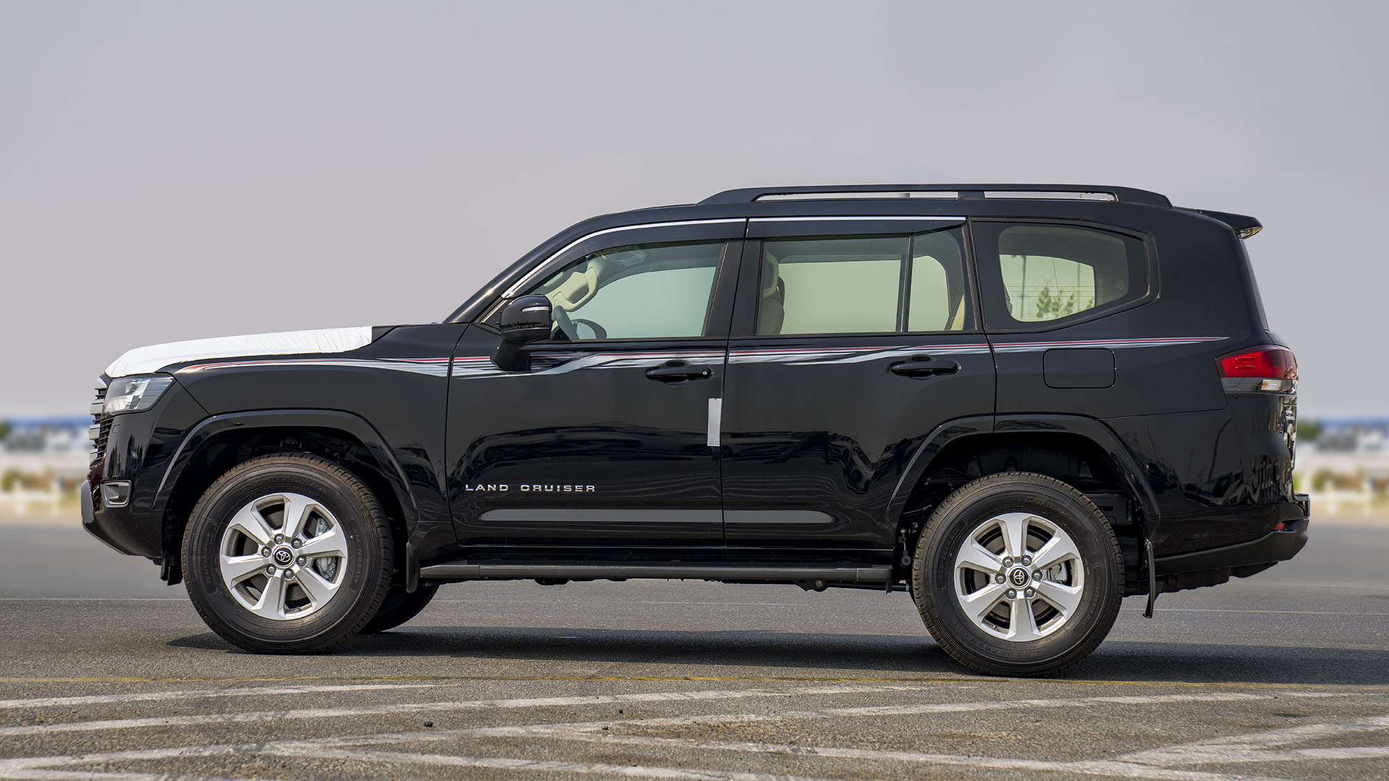 TOYOTA LAND CRUISER LC300 GXR 3.5P AT _ BLACK