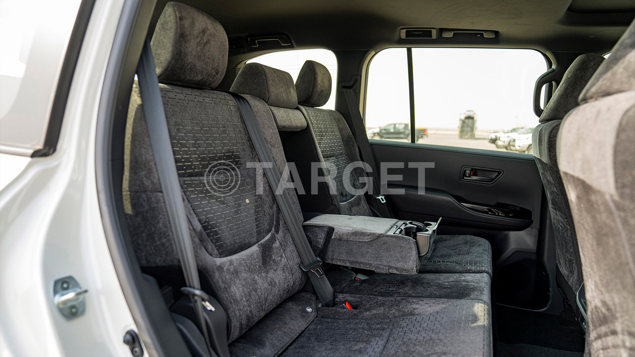 TOYOTA LAND CRUISER LC300 GXR 4.0P AT _ WHITE