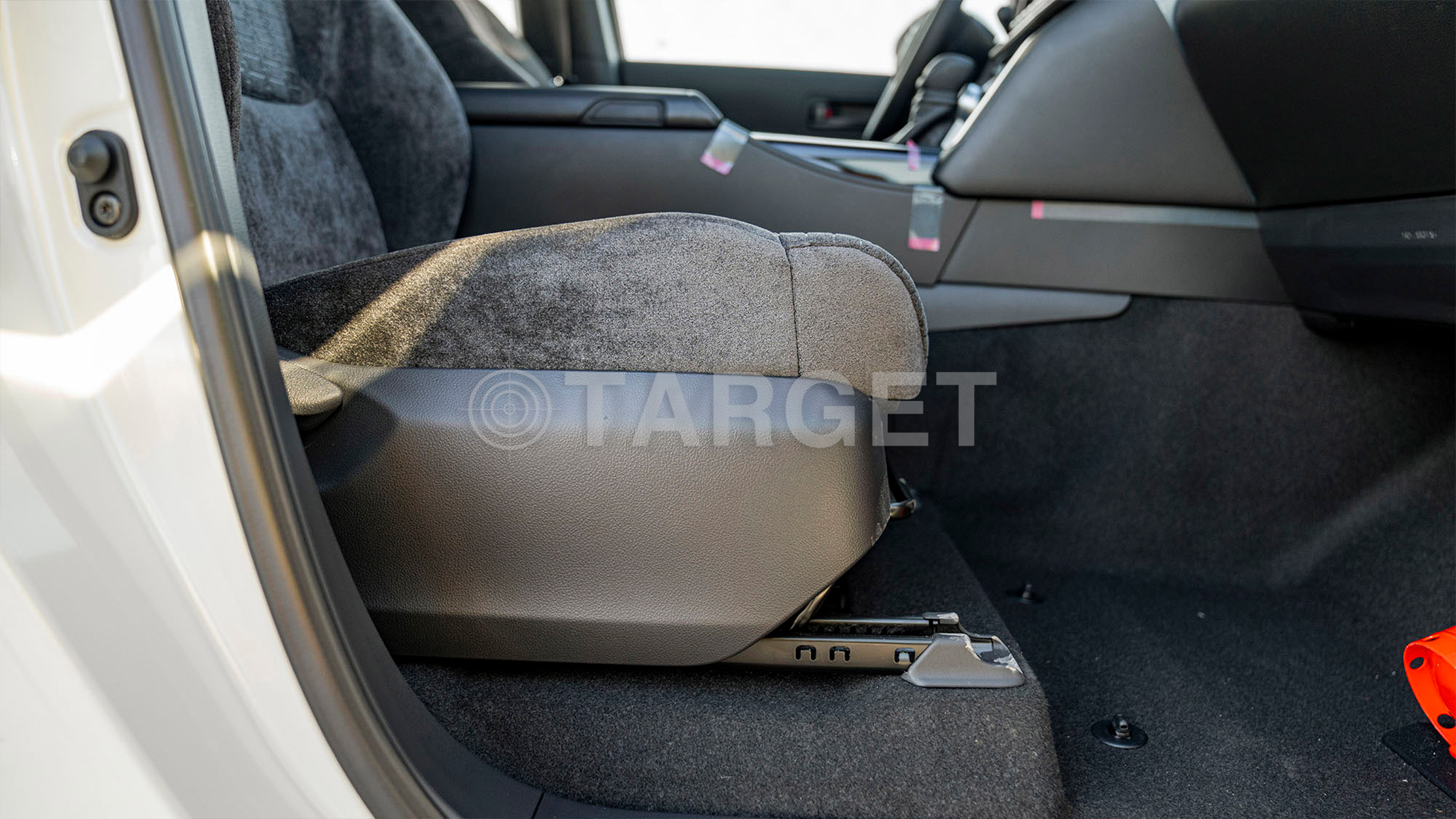 TOYOTA LAND CRUISER LC300 GXR 4.0P AT _ WHITE