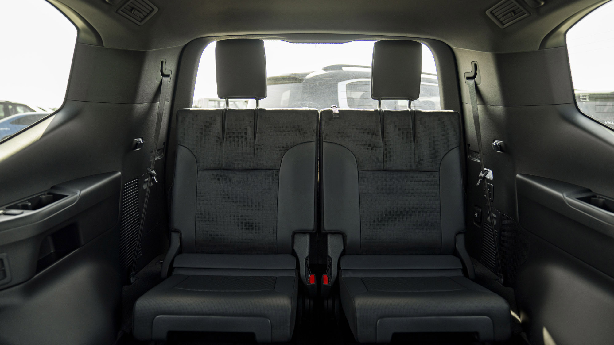 TOYOTA LAND CRUISER LC300 VX 3.5P AT _ black
