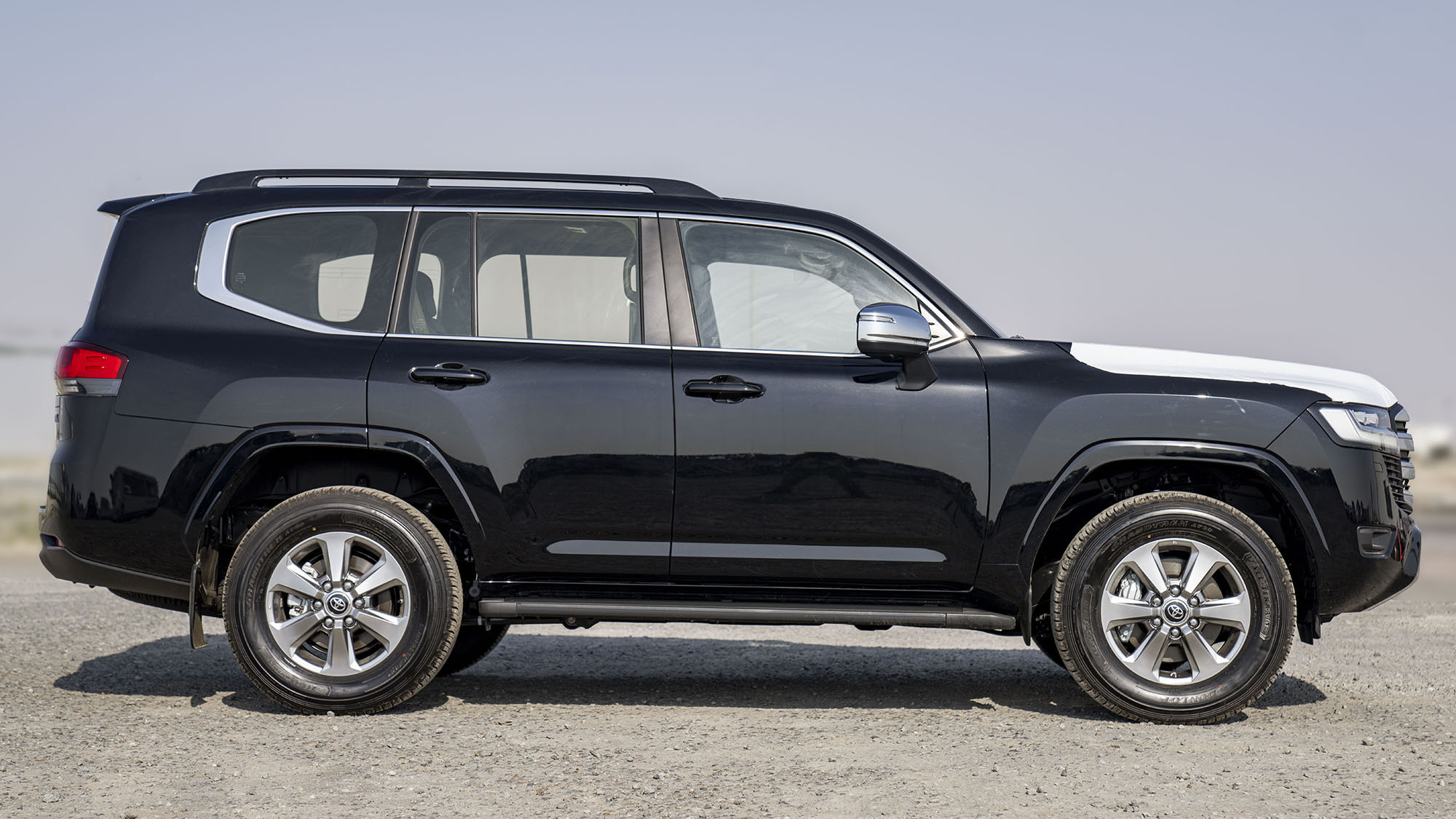 TOYOTA LAND CRUISER LC300 VX 3.5P AT _ black