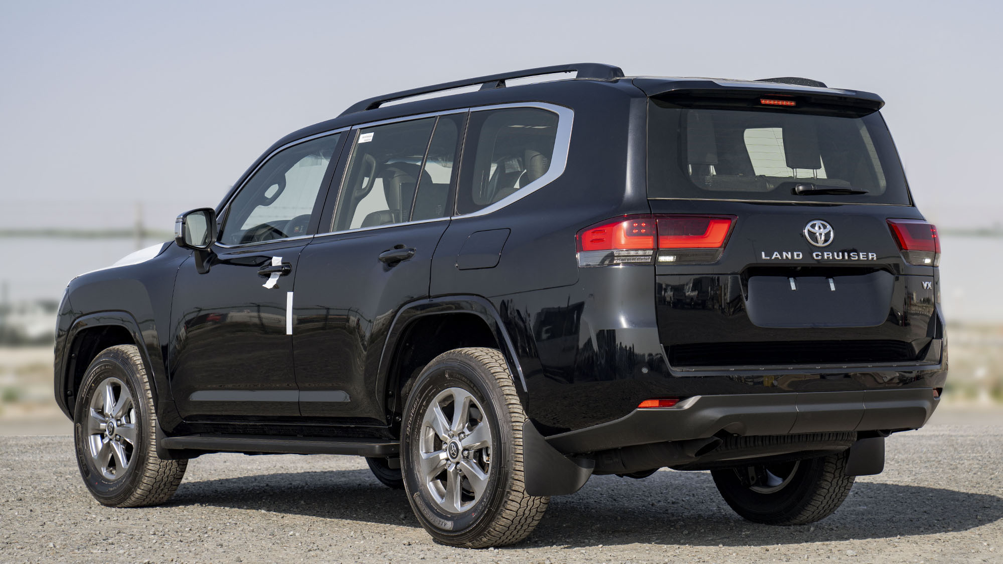 TOYOTA LAND CRUISER LC300 VX 3.5P AT _ black