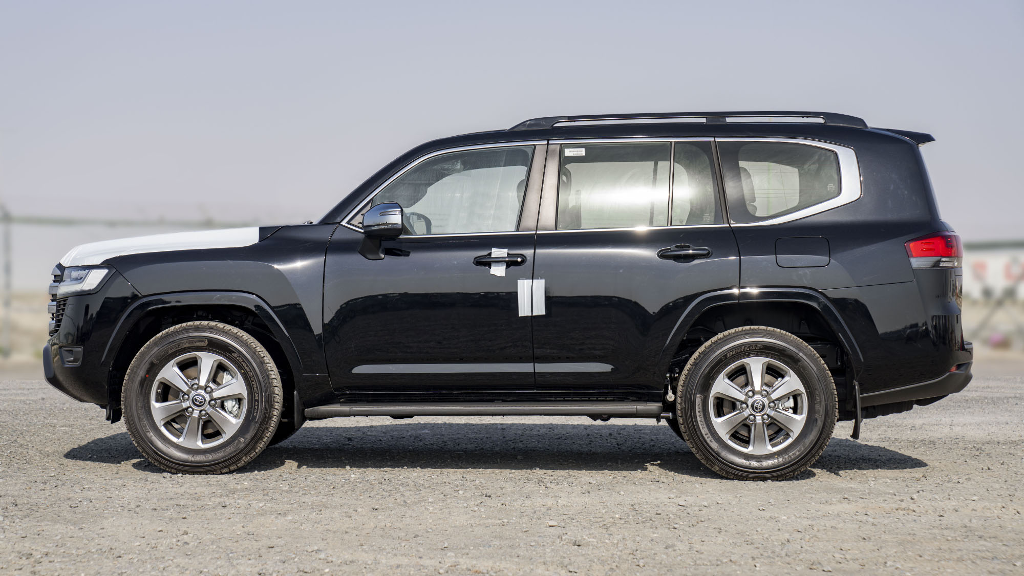 TOYOTA LAND CRUISER LC300 VX 3.5P AT _ black