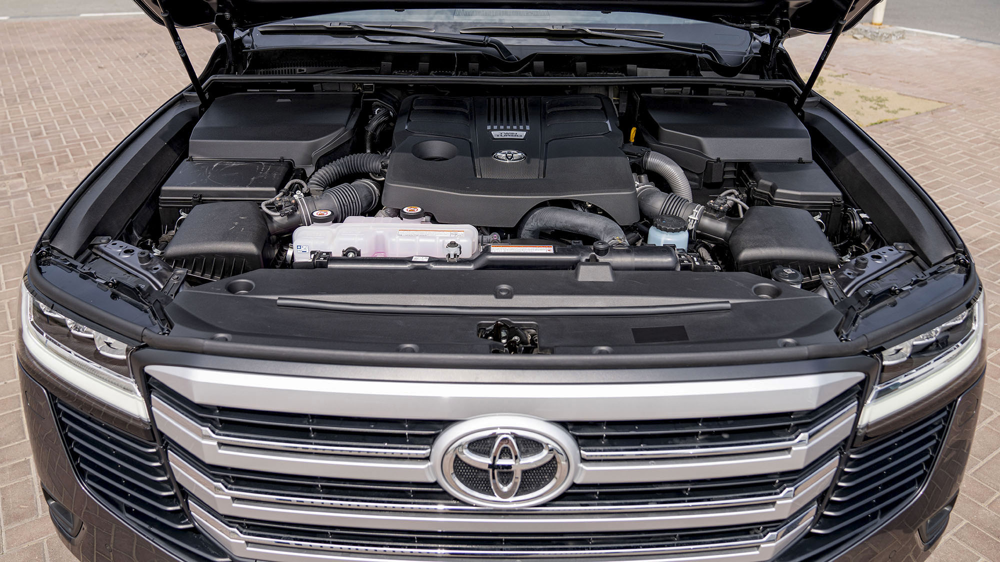 TOYOTA LAND CRUISER LC300 VX 3.5P AT _ gray