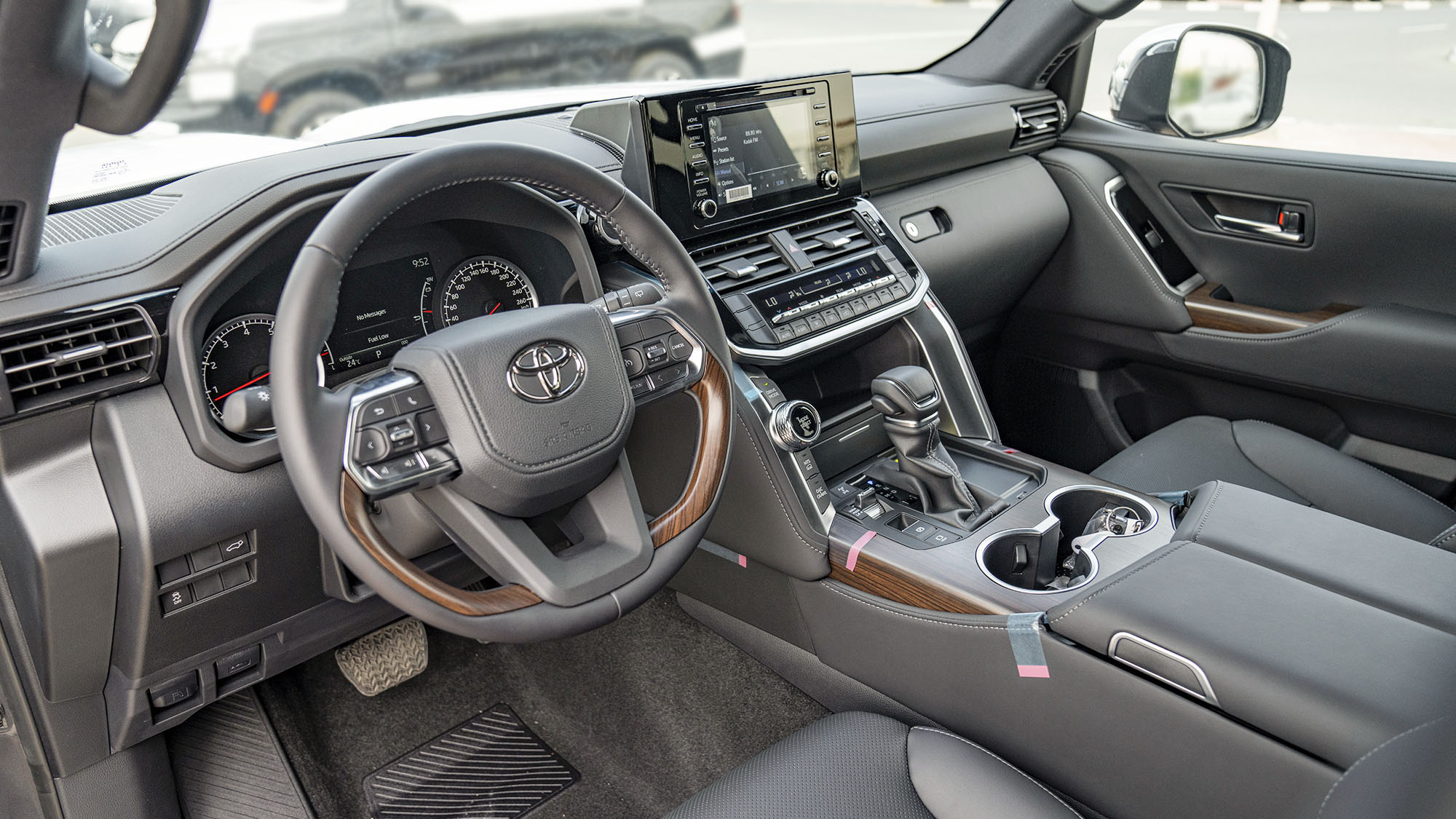 TOYOTA LAND CRUISER LC300 VX 3.5P AT _ gray