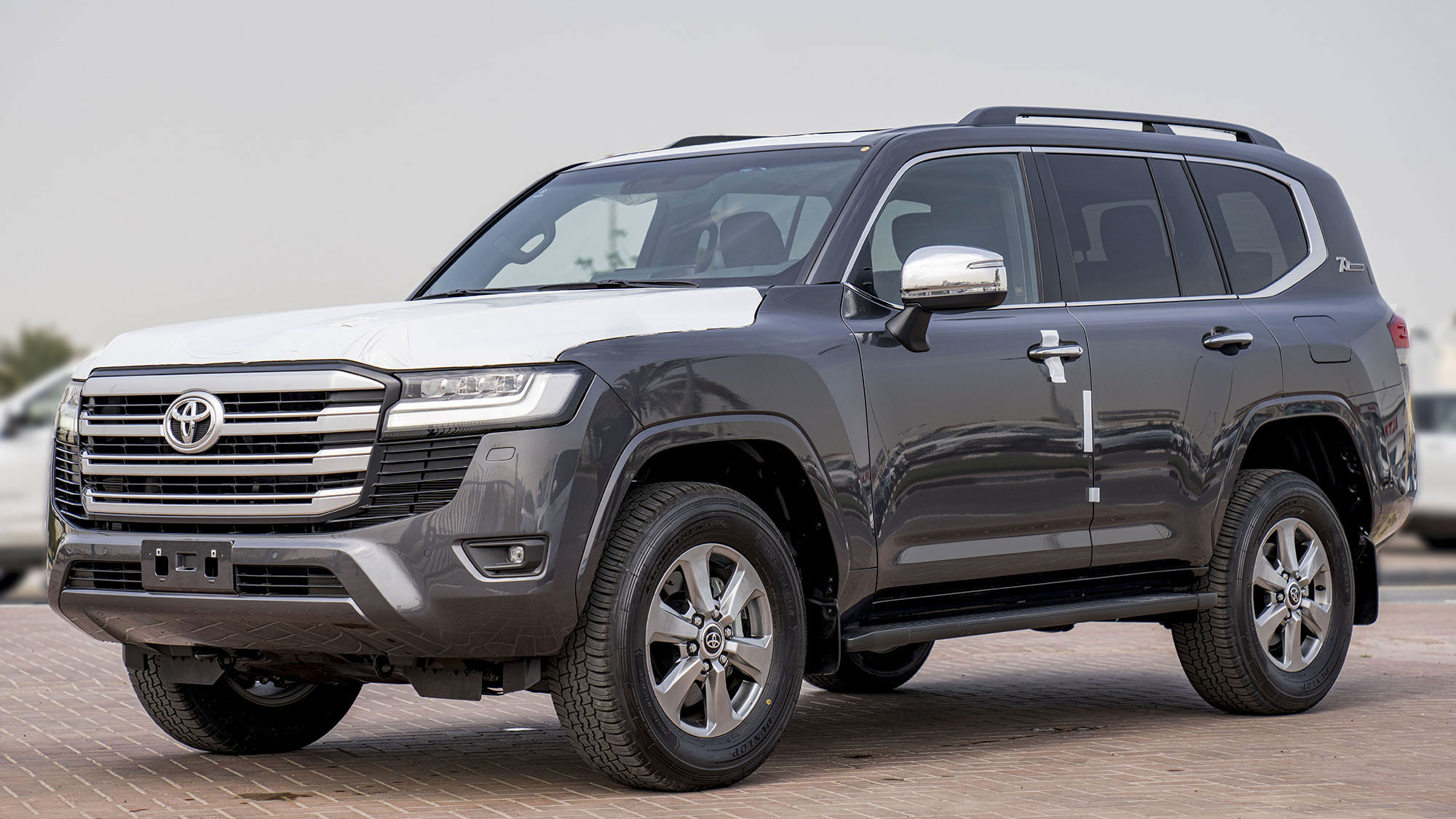 TOYOTA LAND CRUISER LC300 VX 3.5P AT _ gray
