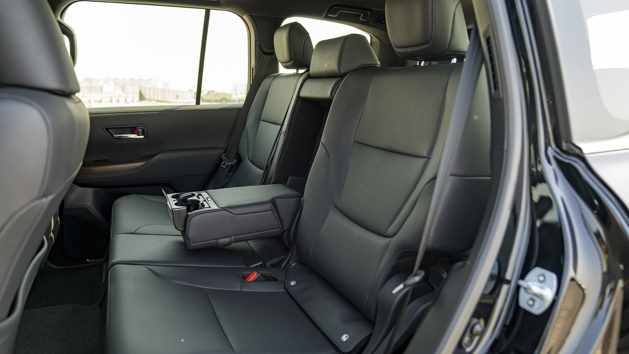 TOYOTA LAND CRUISER LC300 VX 4.0p - black