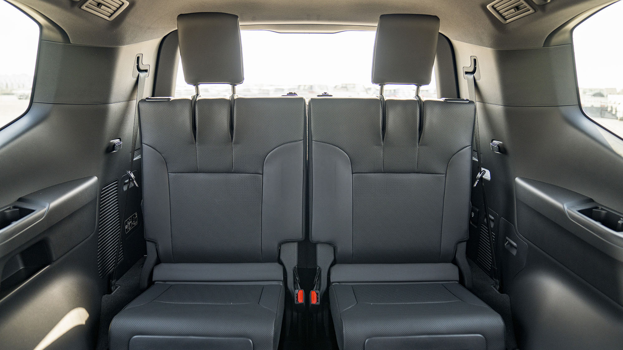 TOYOTA LAND CRUISER LC300 VX 4.0p - black