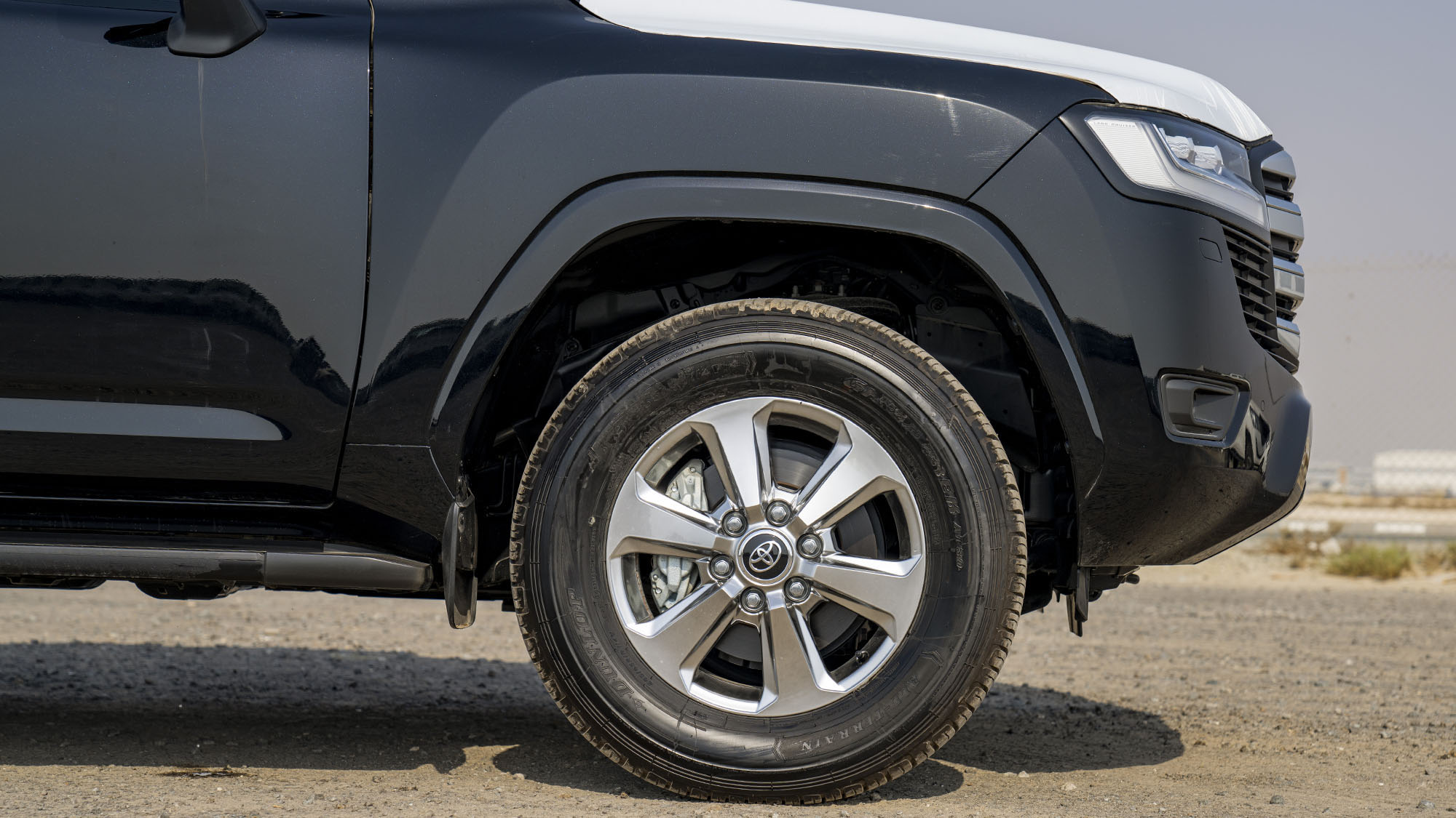 TOYOTA LAND CRUISER LC300 VX 4.0p - black