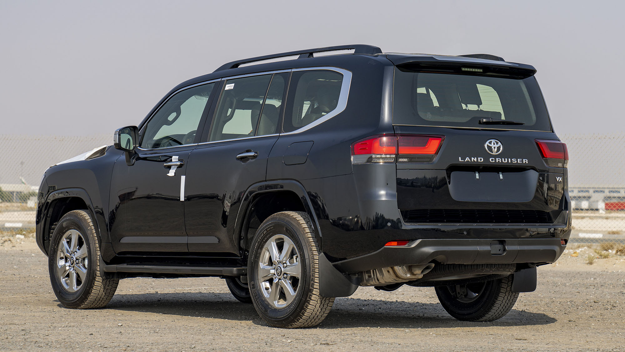 TOYOTA LAND CRUISER LC300 VX 4.0p - black
