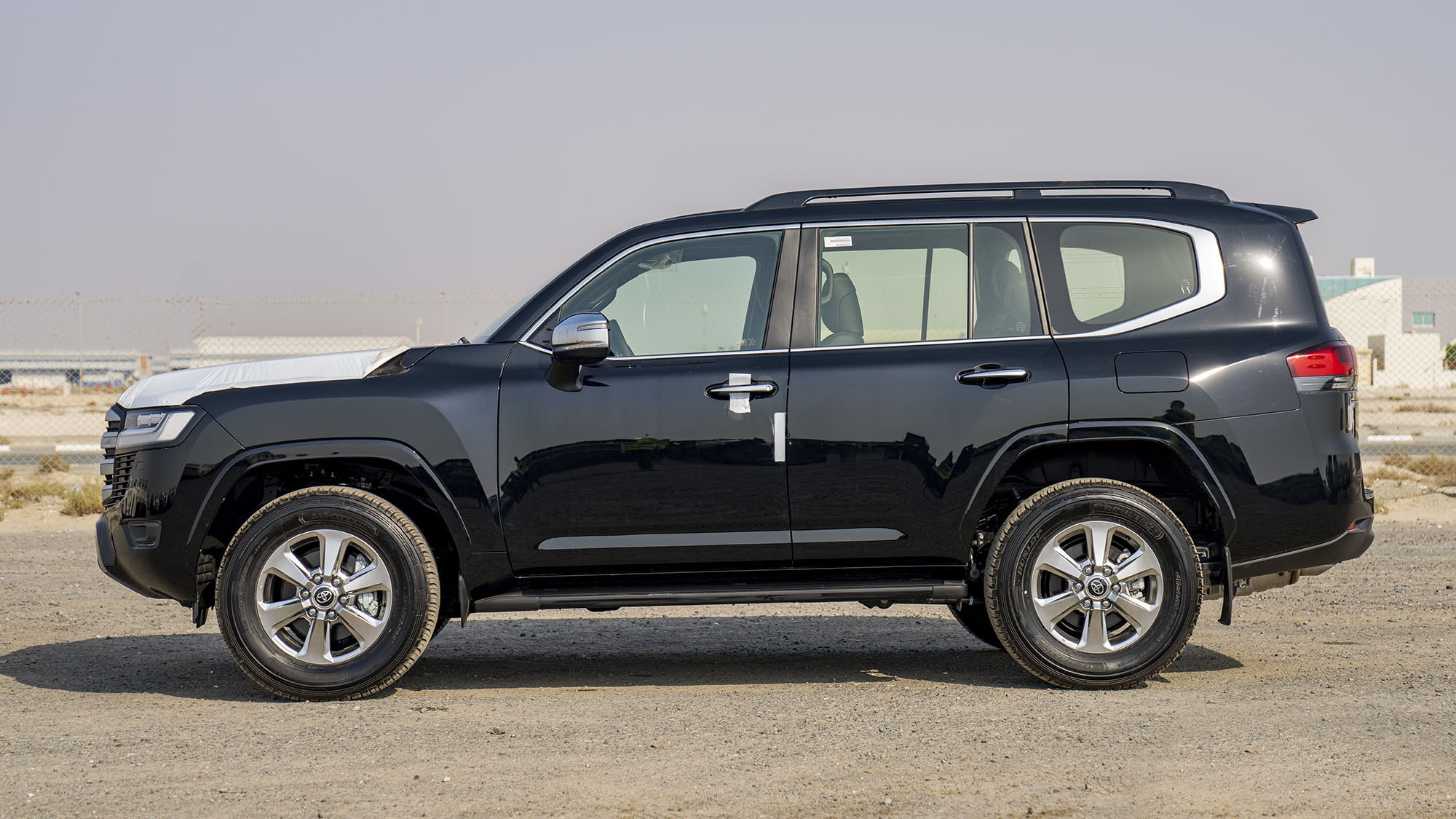TOYOTA LAND CRUISER LC300 VX 4.0p - black
