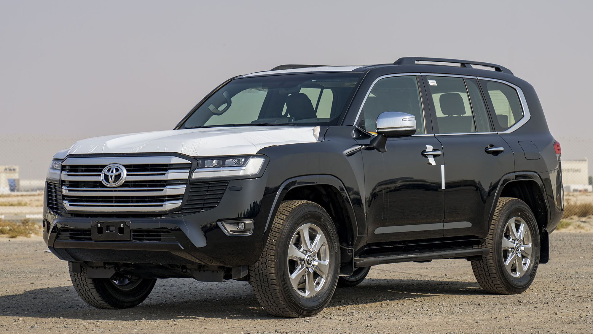 TOYOTA LAND CRUISER LC300 VX 4.0p - black