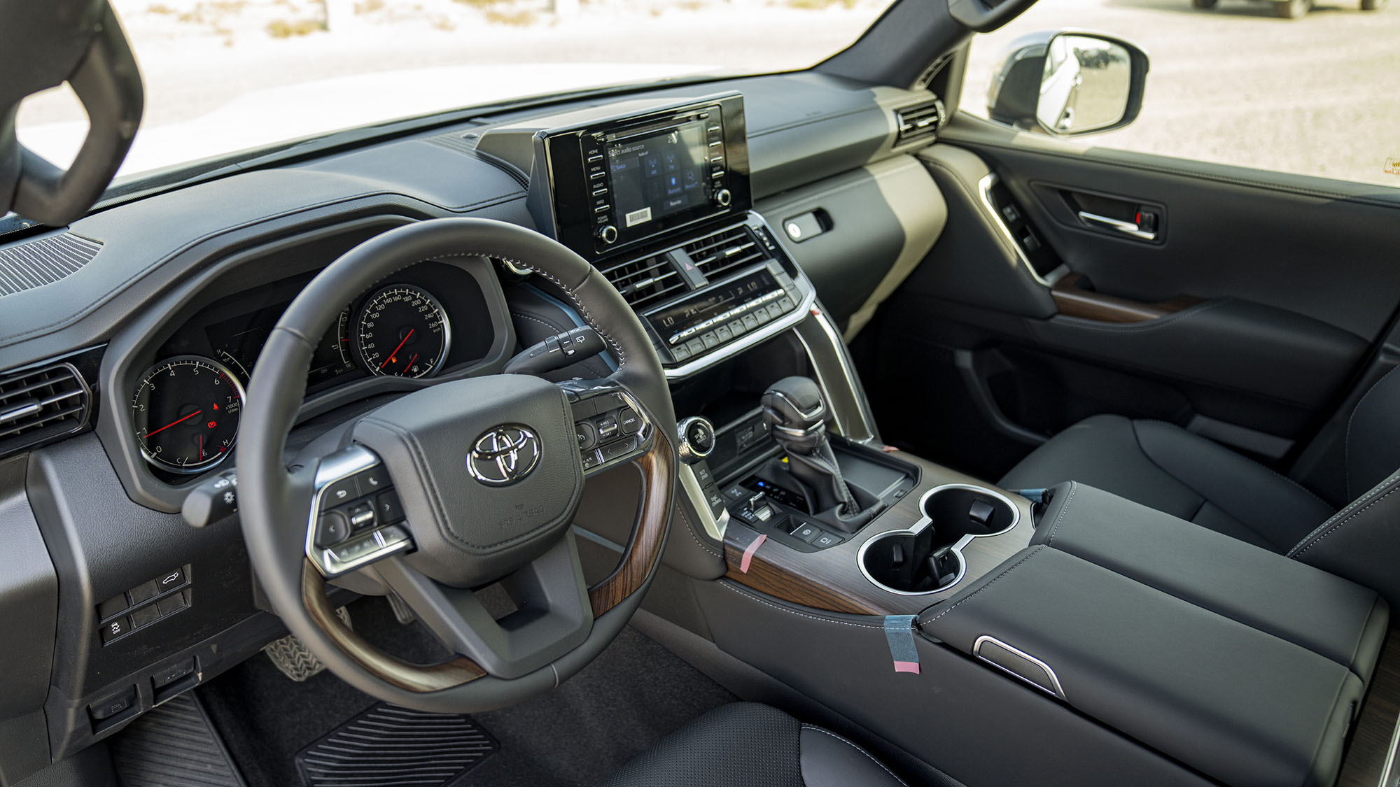 TOYOTA LAND CRUISER LC300 VX 4.0p - black