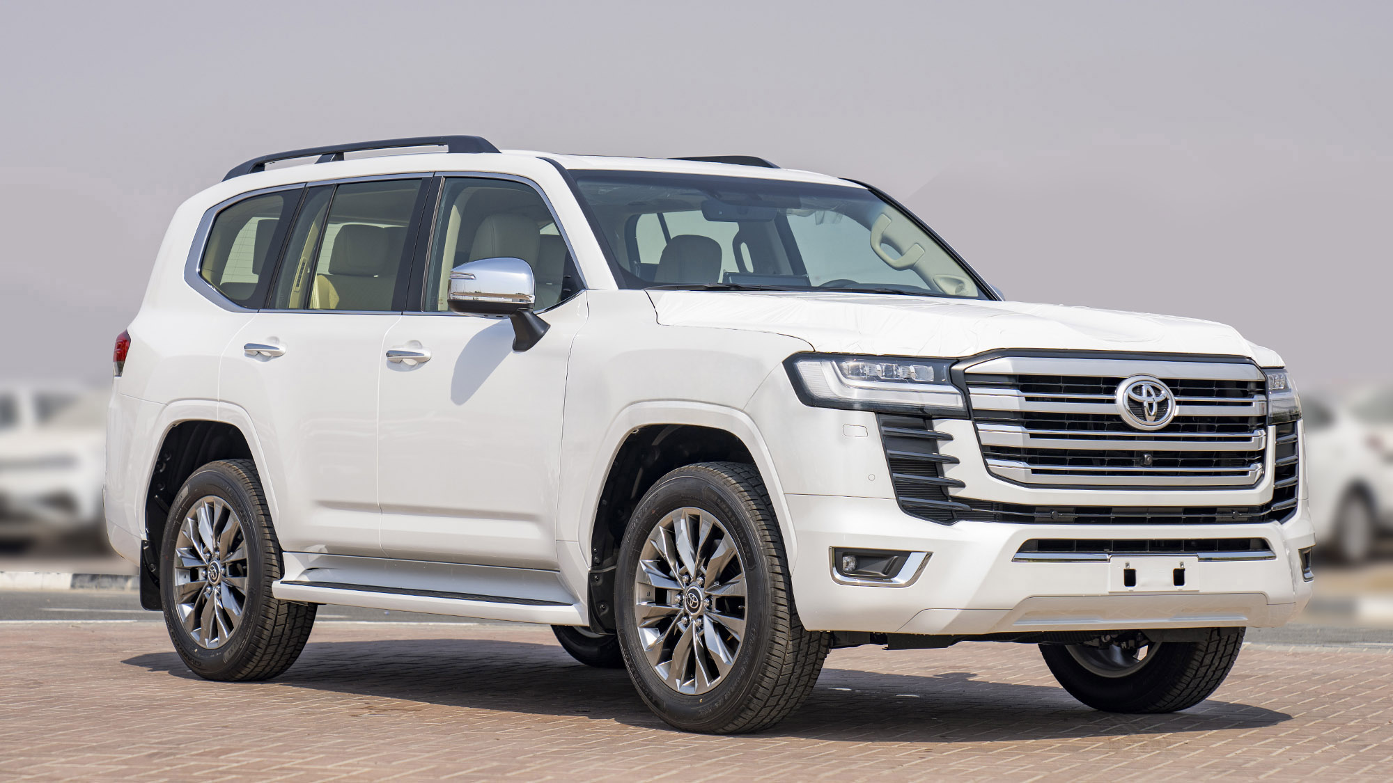 TOYOTA LAND CRUISER LC300 VXR 3.3D AT - white