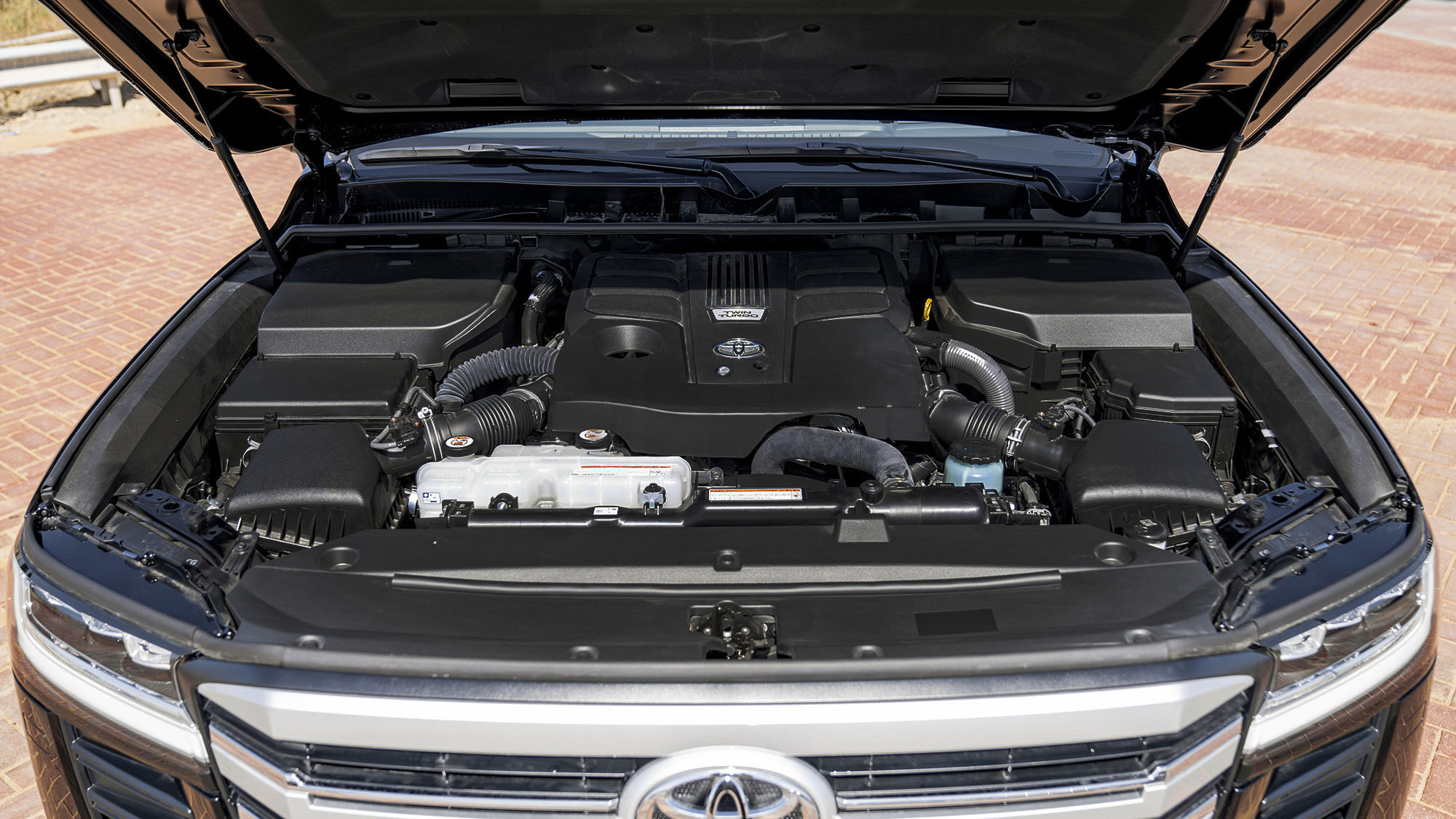 TOYOTA LAND CRUISER LC300 VXR 3.5P AT _ BLACK