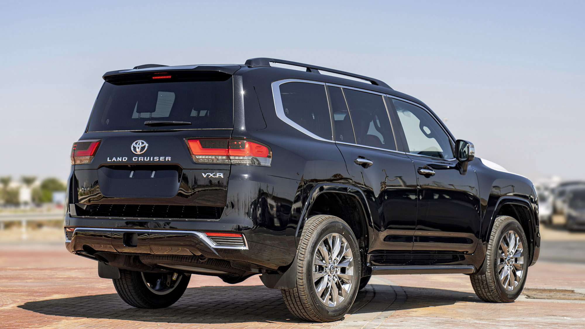 TOYOTA LAND CRUISER LC300 VXR 3.5P AT _ BLACK