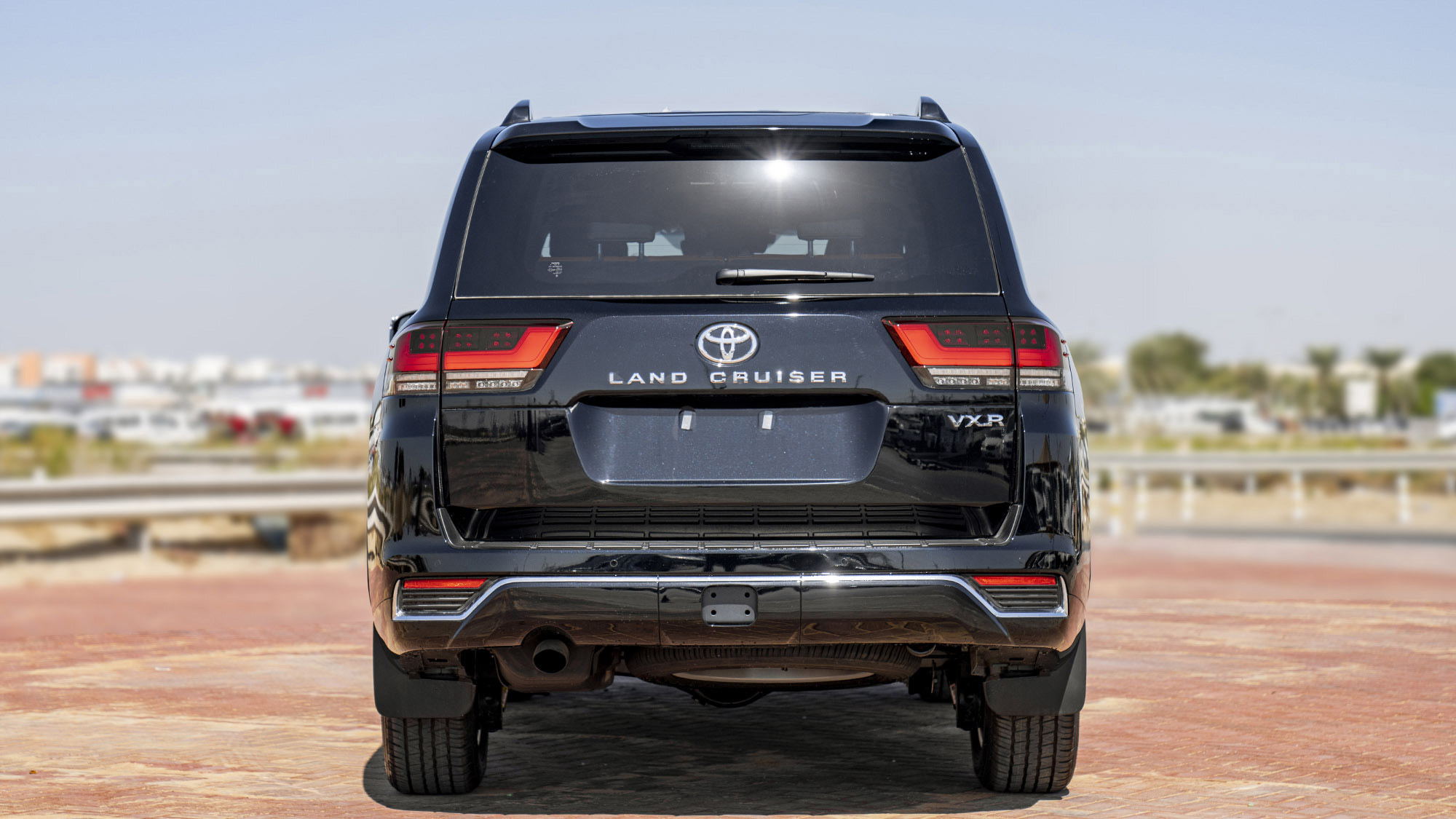 TOYOTA LAND CRUISER LC300 VXR 3.5P AT _ BLACK