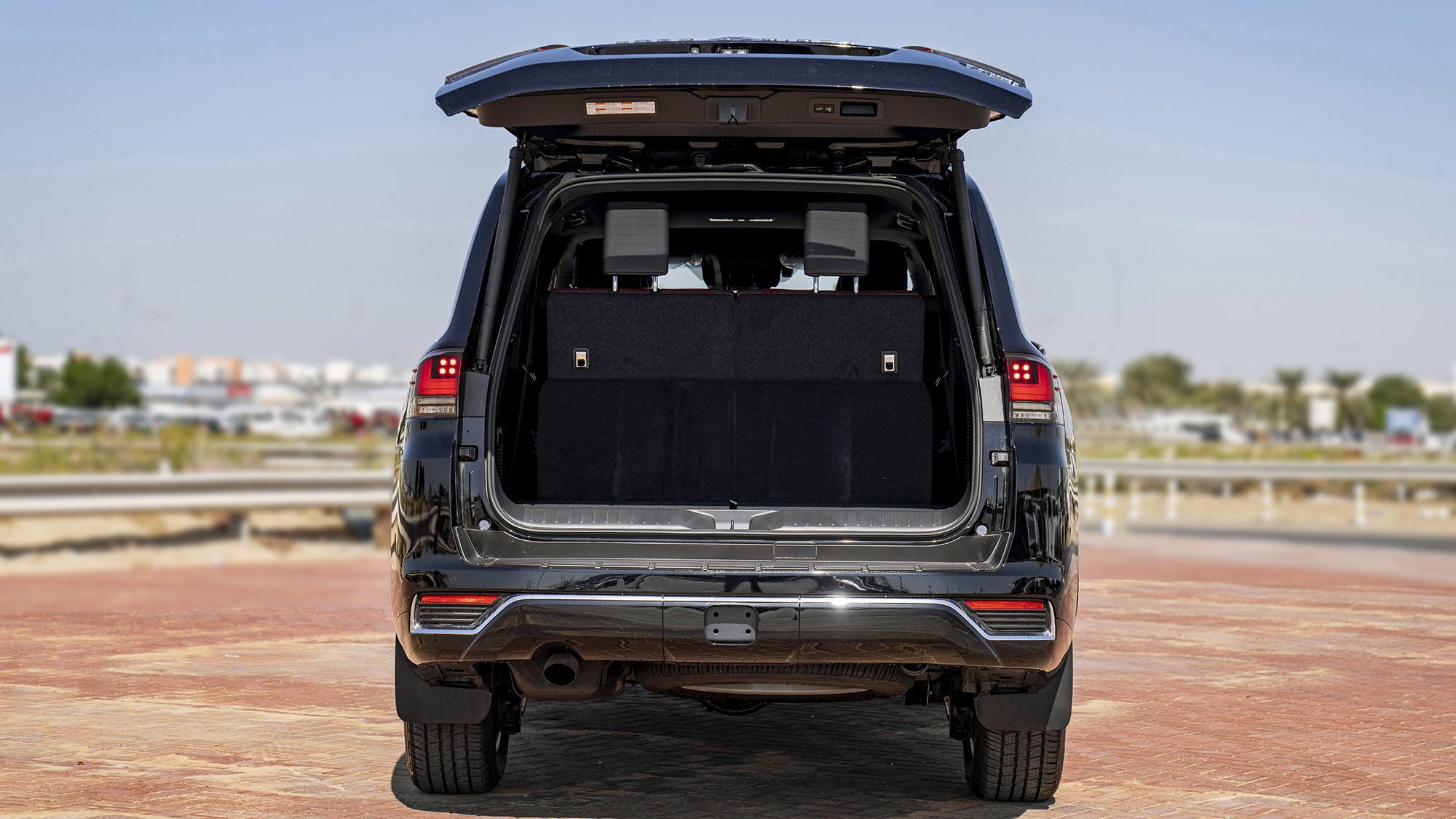 TOYOTA LAND CRUISER LC300 VXR 3.5P AT _ BLACK