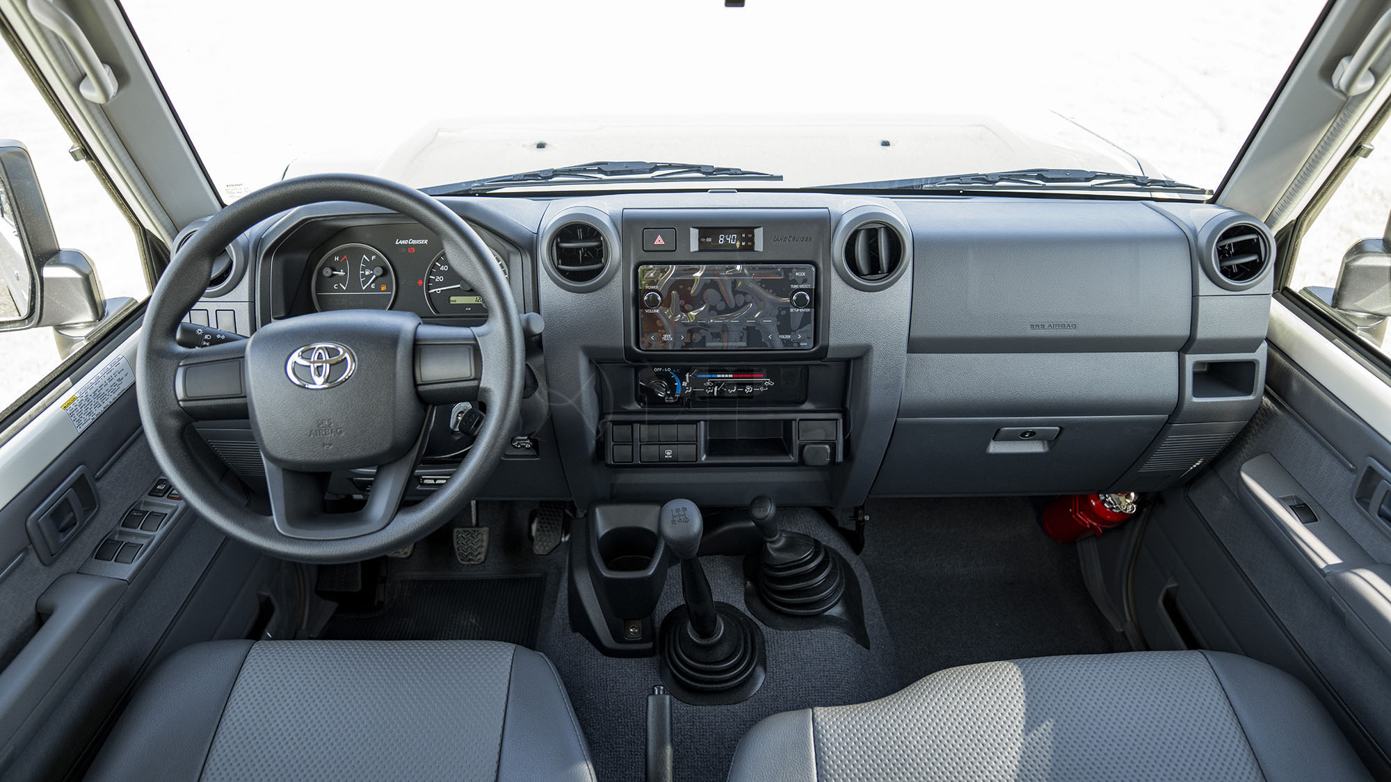 TOYOTA LAND CRUISER LC76 4.2D MT