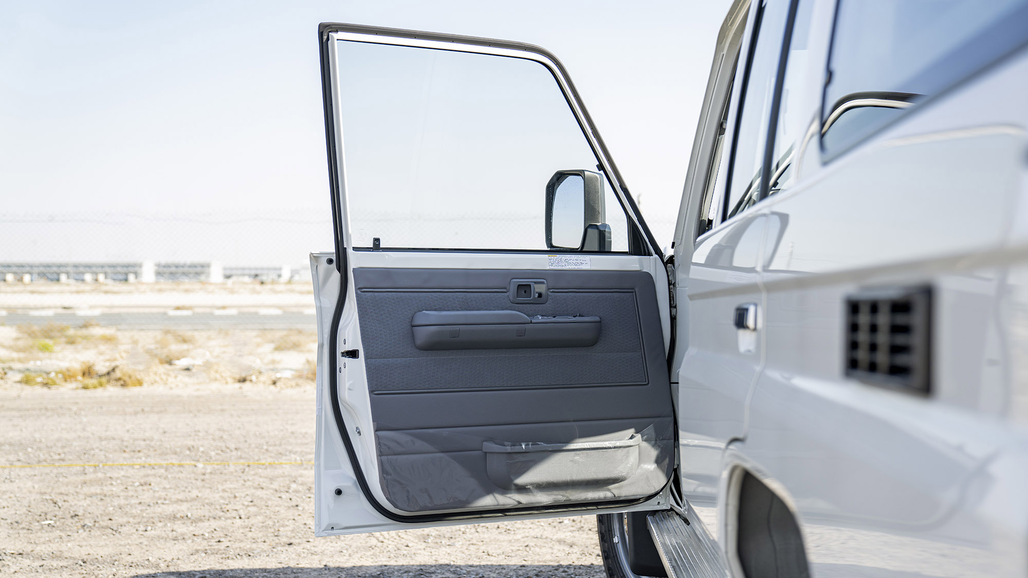 TOYOTA LAND CRUISER LC76 4.2D MT