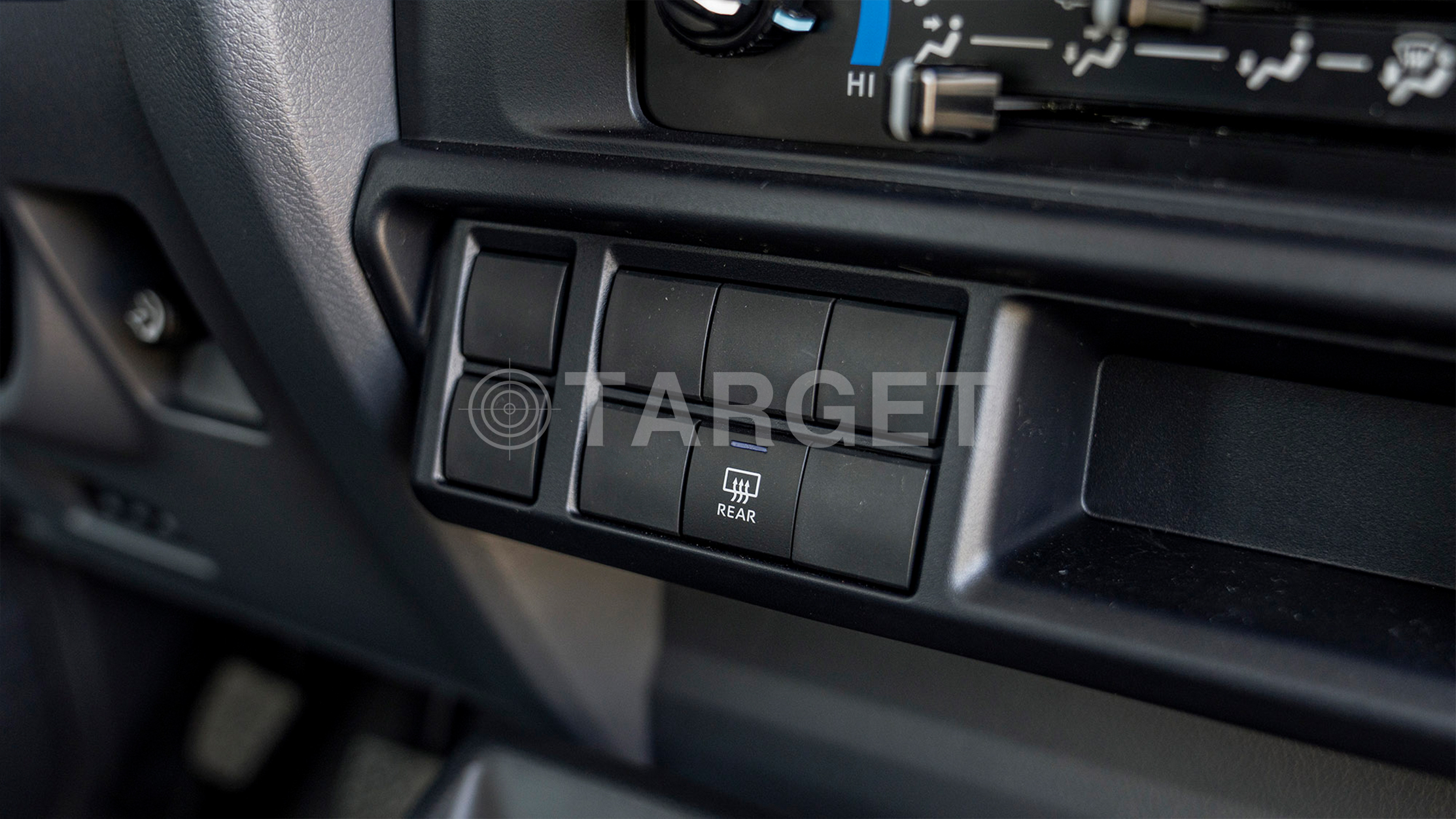TOYOTA LAND CRUISER LC76 4.2D MT